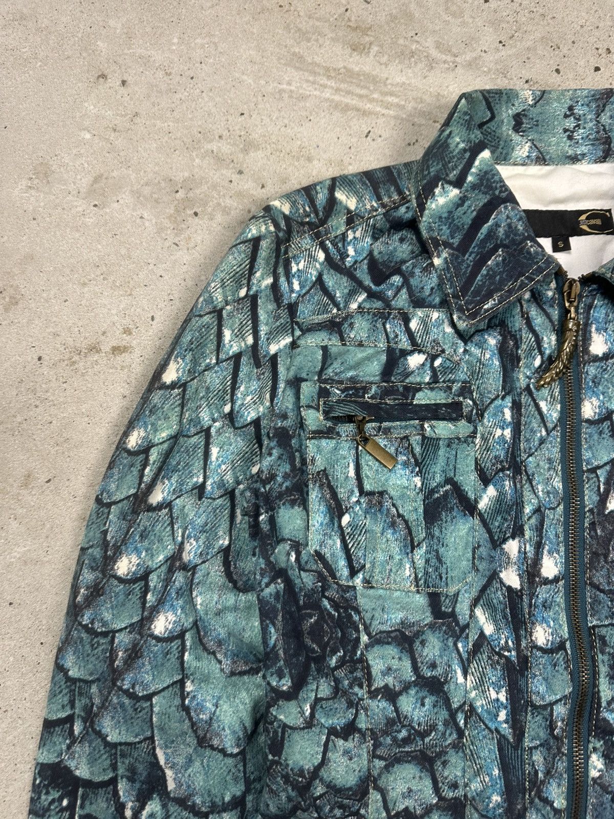 Just Cavalli 2000s Just Cavalli Python Blue Print Denim Trucker Jacket Size S / US 4 / IT 40 - 7 Thumbnail