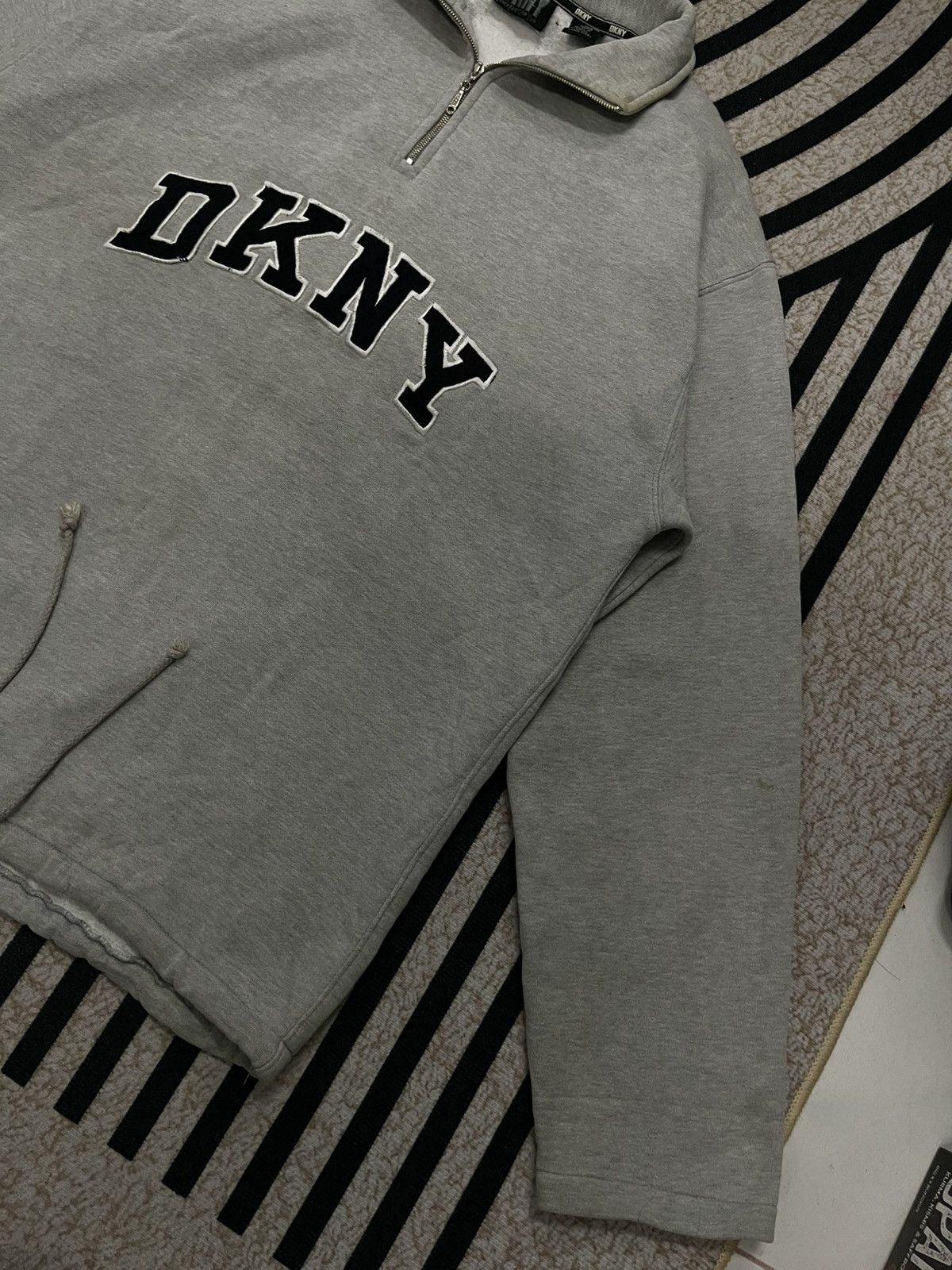 DKNY × Designer × Vintage 90s DKNY HALF ZIPPER SPELL OUT SWEATSHIRT RARE Size US L / EU 52-54 / 3 - 3 Thumbnail