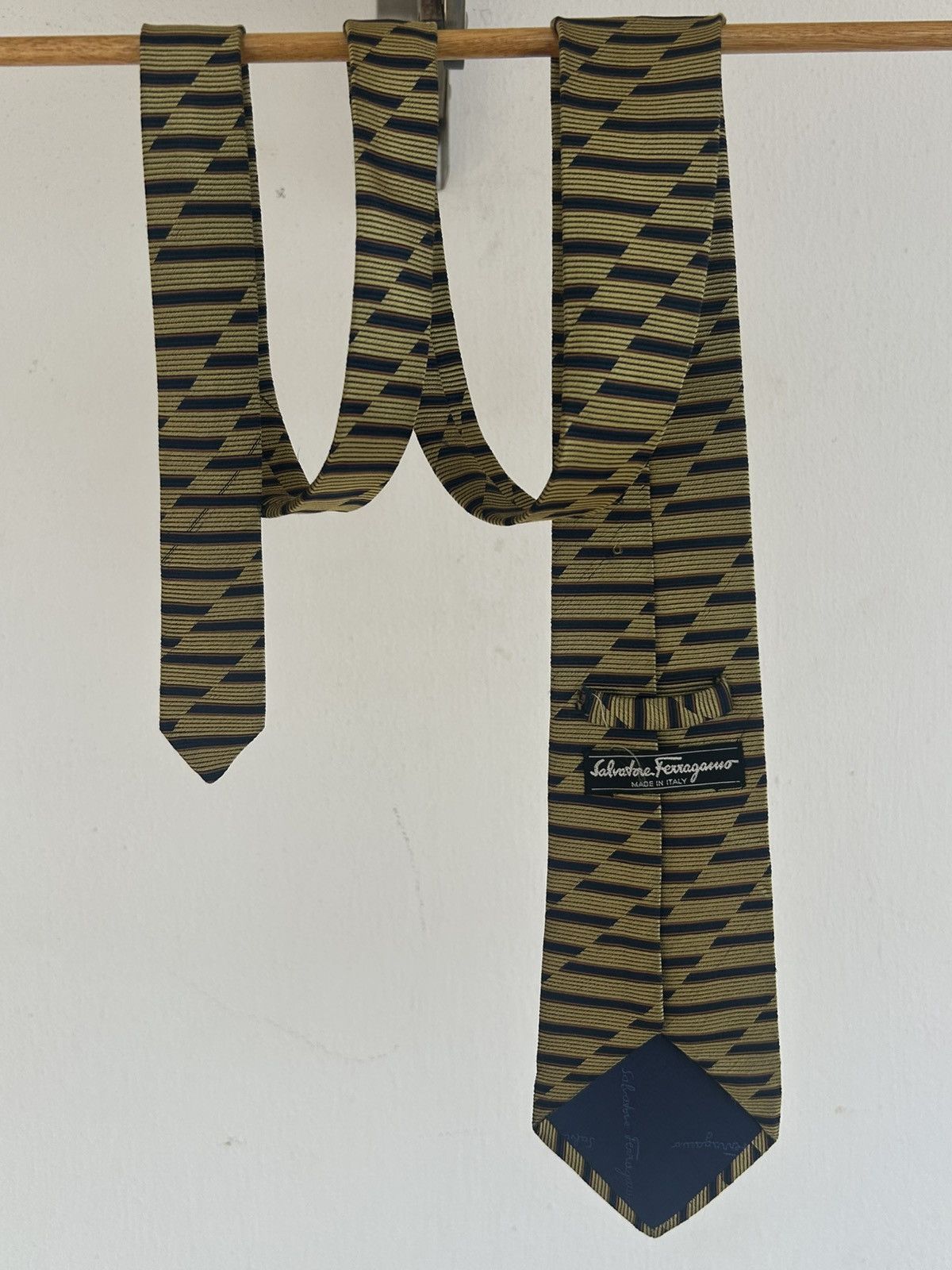 Salvatore Ferragamo Salvatore Ferragamo Vintage Tie Gold Black Size ONE SIZE - 2 Thumbnail