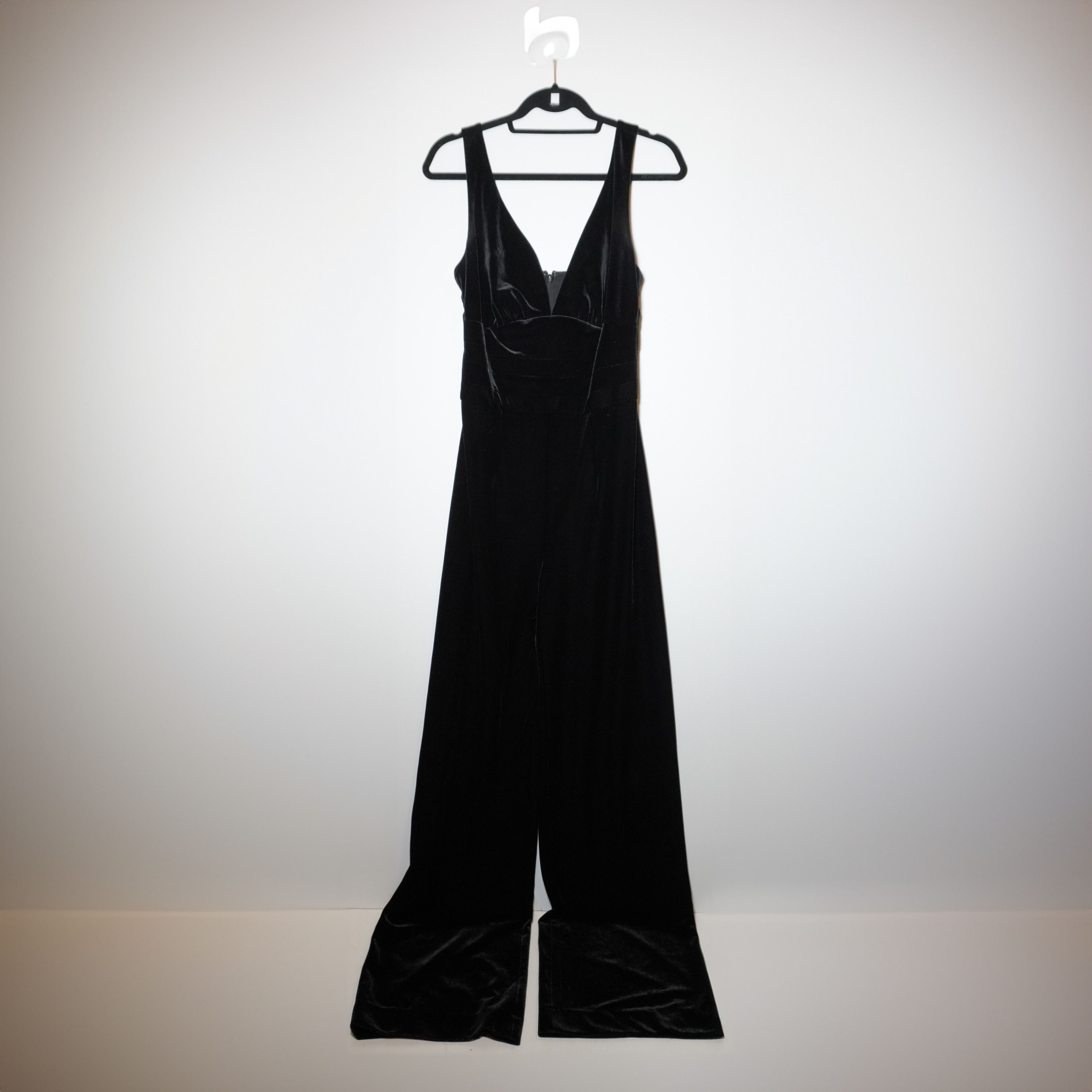 image of Lagence L'agence Savana Velvet Velour V Neck Sleeveless in Black, Women's (Size 27)
