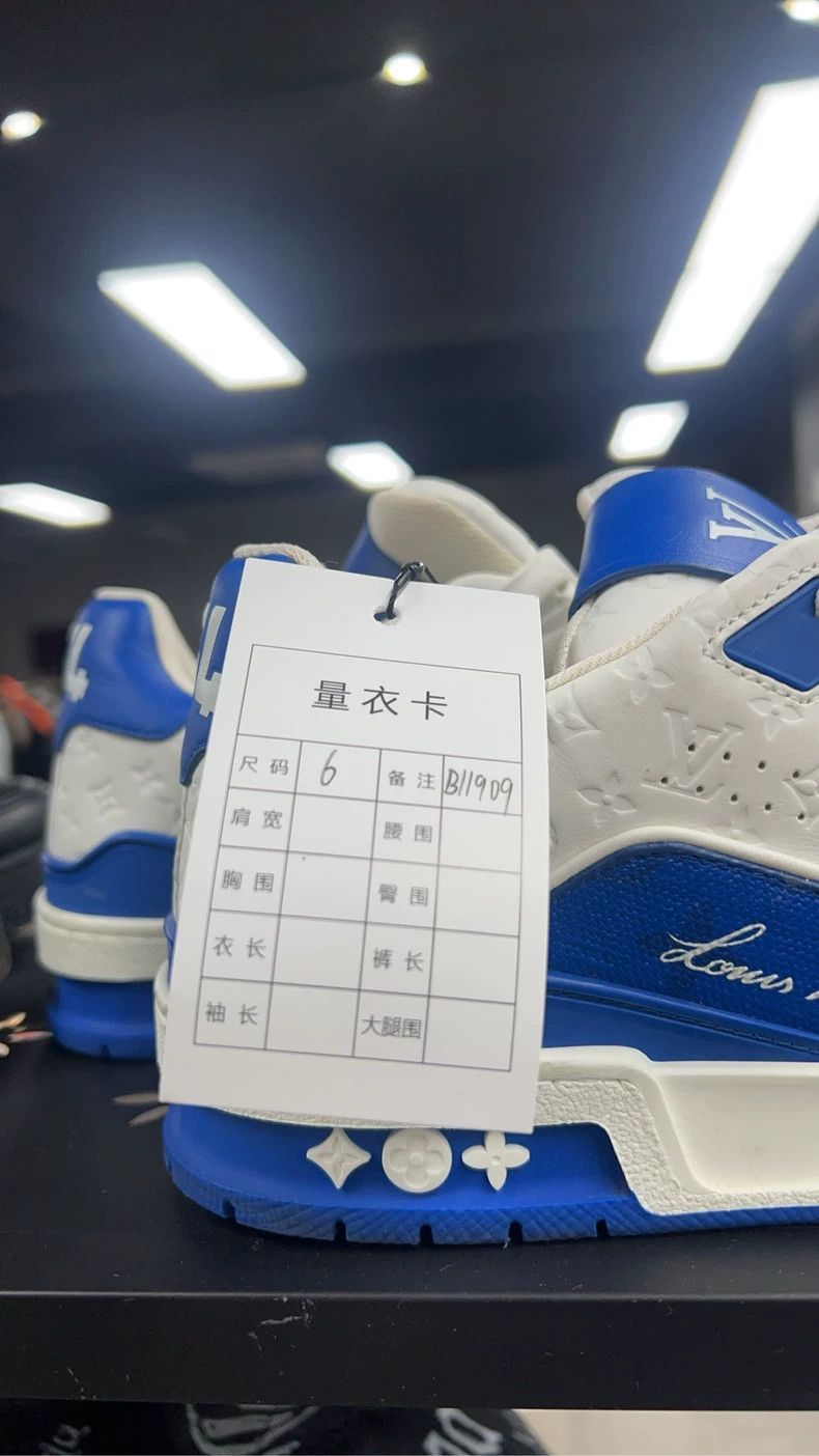 Louis Vuitton Louis Vuitton TRAINER white and blue embossed presbyopic s Size US 6 / EU 39 - 9 Thumbnail