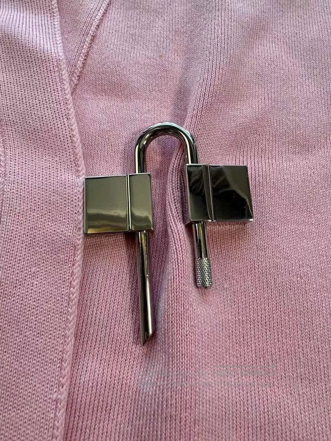 Givenchy Givenchy Pink Lock Button Wool Cardigan. Size S / US 4 / IT 40 - 4 Thumbnail