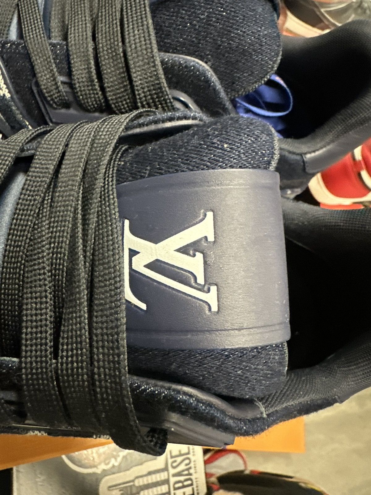 Louis Vuitton Louis vuitton damier pre owned size 8 low trainer navy Size US 8 / EU 41 - 5 Thumbnail