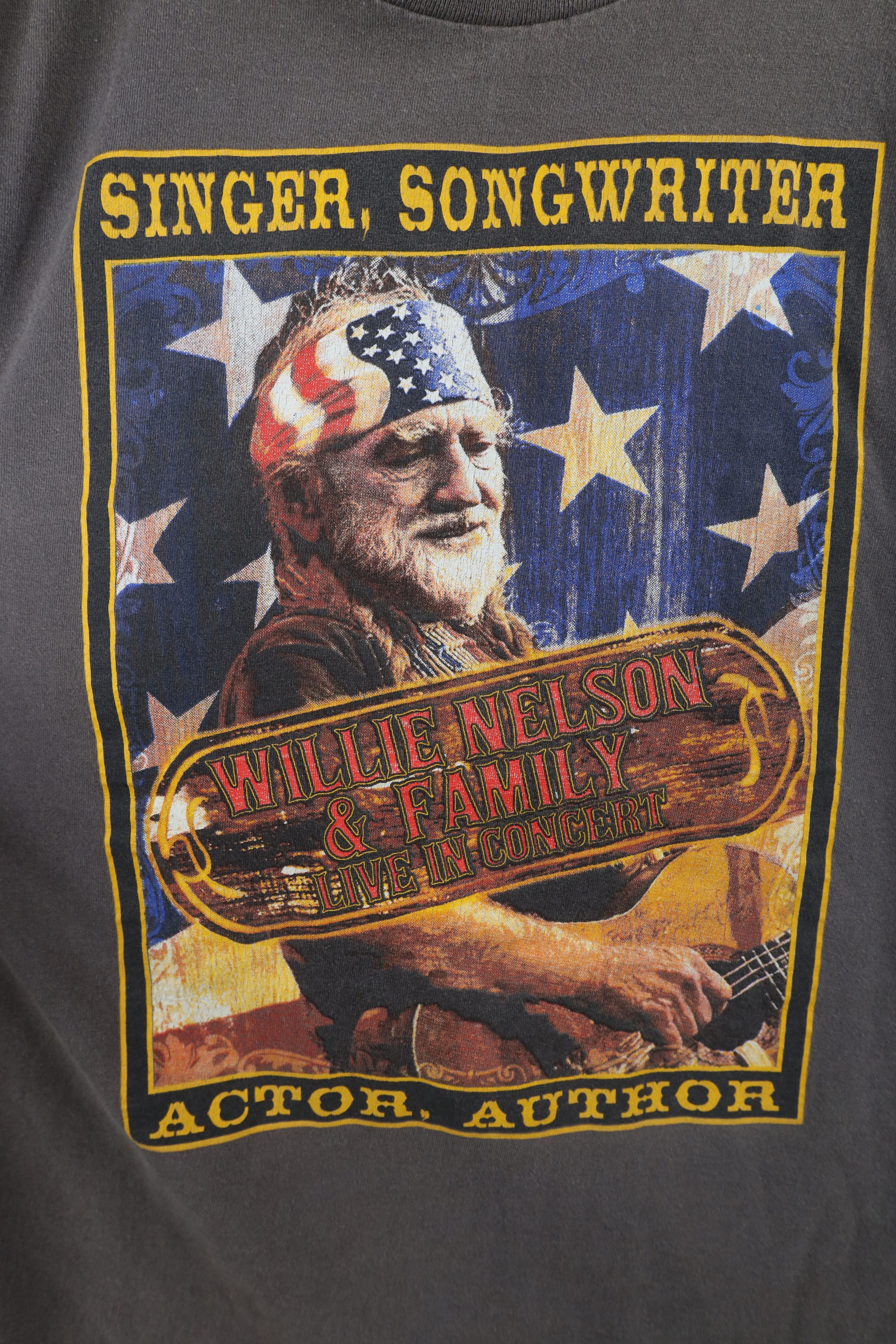 Vintage Vintage Y2K 2009 and Family Live In Concert T-Shirt USA Size US L / EU 52-54 / 3 - 4 Thumbnail