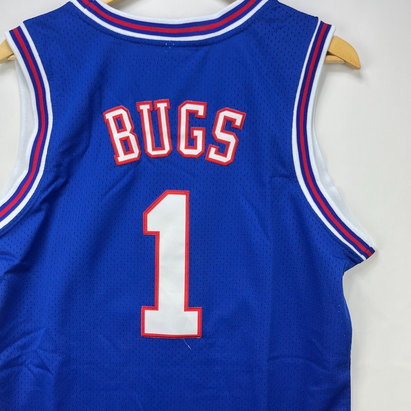 Vintage Vintage Tune Squad Looney Tunes Bugs Bunny Small Jordan Size US S / EU 44-46 / 1 - 6 Thumbnail