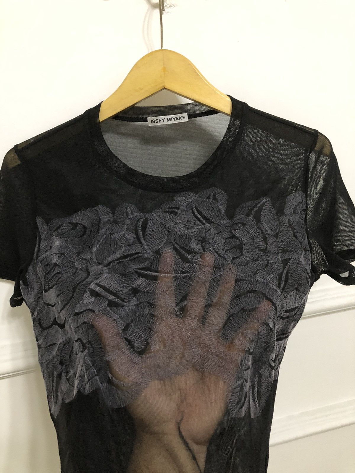 Issey Miyake Issey Miyake Floral Pattern Mesh Double Layer Tshirt Size XS / US 0-2 / IT 36-38 - 6 Thumbnail