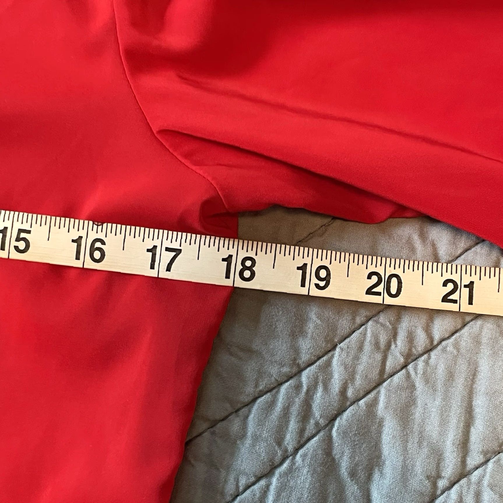 Vintage The Limited Womens Blouse Red V-Neck 3/4 Sleeve Size S Polyester Spandex Button Career Workwear Casual Party/Cocktail City Classic Designer Size S / US 4 / IT 40 - 7 Thumbnail