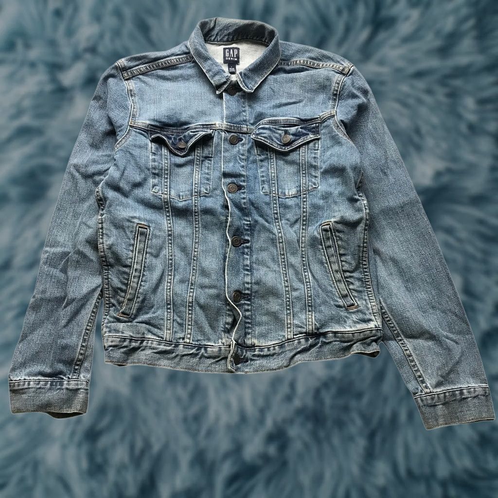 Gap VINTAGE Gap Denim Trucker Jacket Shirt Women S Long Sleeve Pocket Blue 90s Casual Mens Womens Girls Size S / US 4 / IT 40 - 1 Thumbnail
