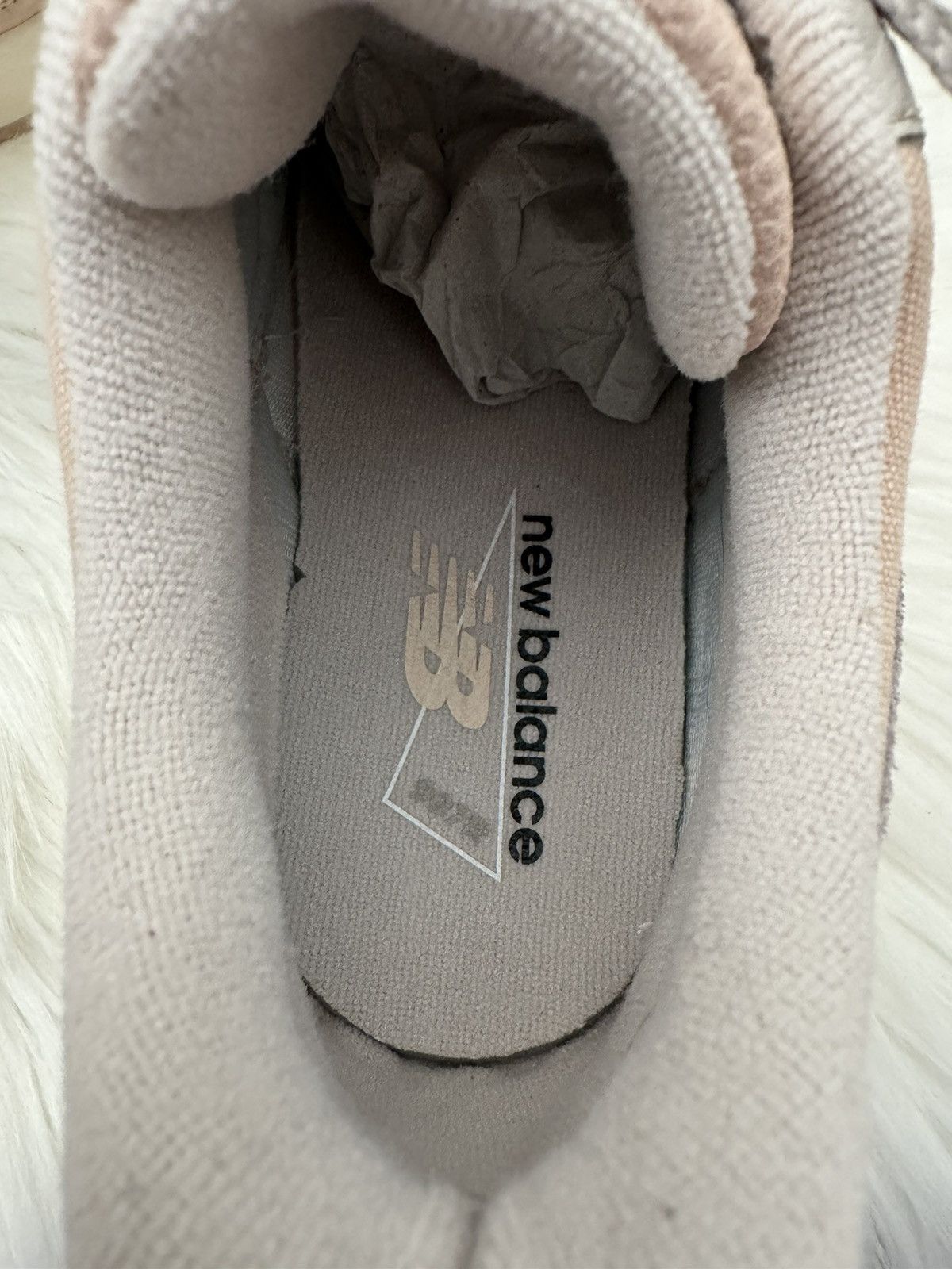 New Balance New Balance 997R Sneakers in Light Peach, Size 9.4 Size US 9.5 / IT 39.5 - 8 Thumbnail