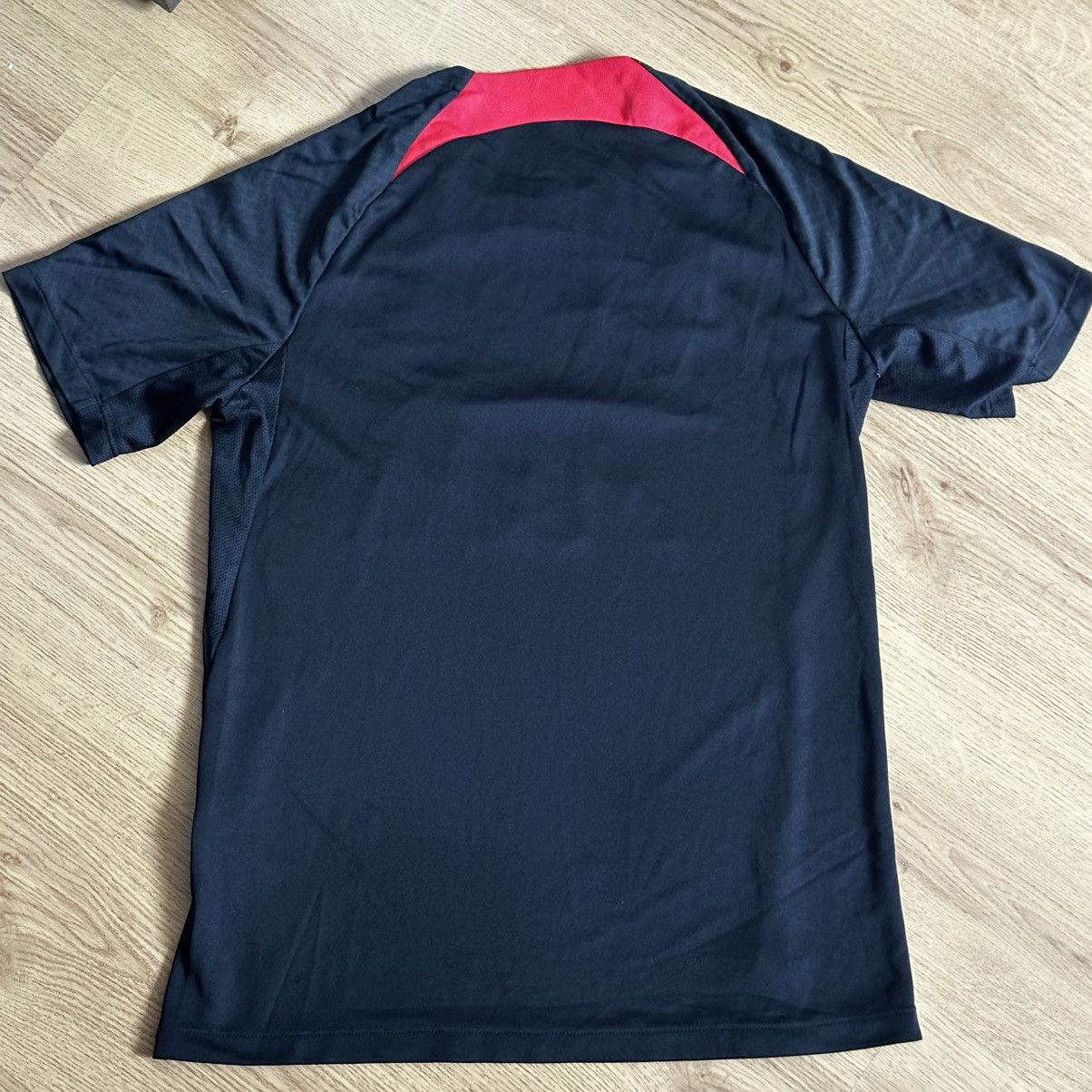 Nike FC LIVERPOOL 2020/2021 TRAINING SOCCER FOOTBALL SHIRT JERSEY Size US M / EU 48-50 / 2 - 4 Thumbnail
