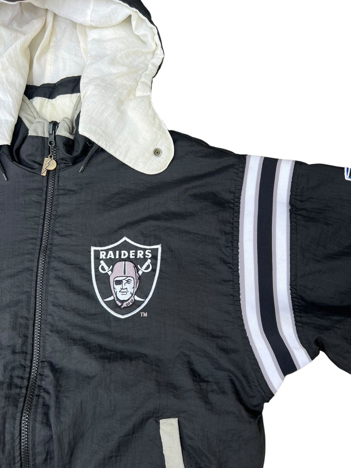 Foot Locker 90s NFL Raiders Reversible Heavy Puffer Pro Player Jacket Size US L / EU 52-54 / 3 - 11 Thumbnail