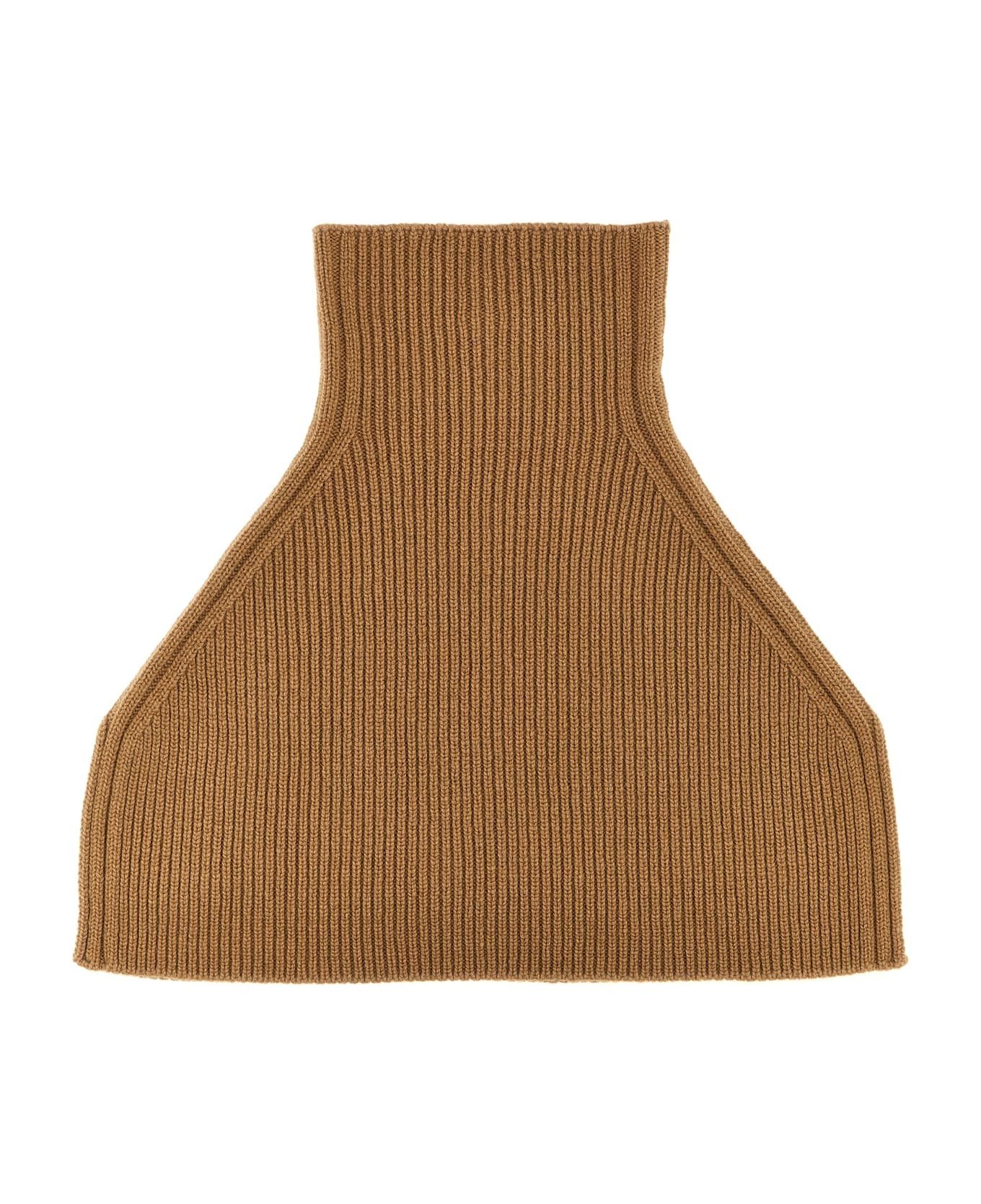 Fendi o1s1wg110226 FF Cape Sweater in Beige Size M / US 6-8 / IT 42-44 - 2 Thumbnail