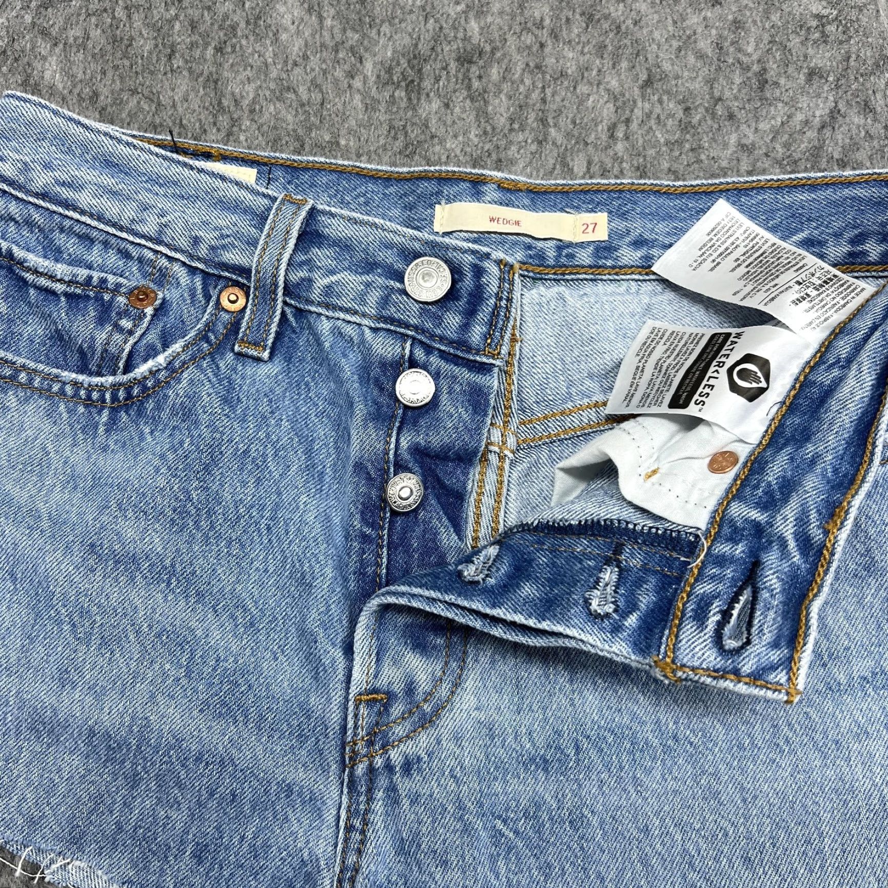 Levi's Levi's Wedgie Shorts Womens 27 Blue Distressed Cut-Off High Rise Button Fly Denim 5-Pocket Womens Jeans Shorts Blue Distressed 27 Mens? Women Size 27" / US 4 / IT 40 - 5 Thumbnail