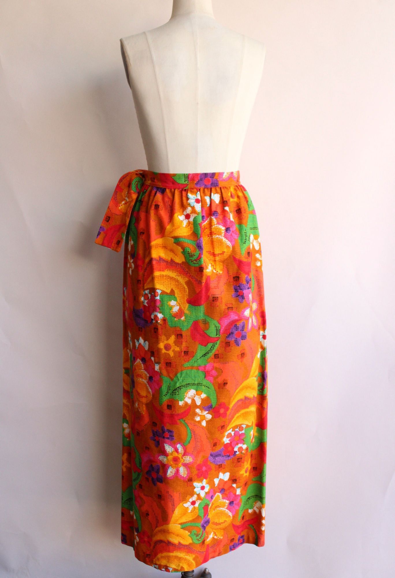 Vintage Vintage 1960s Skirt, Beverly Vogue Wrap Maxi Skirt, Tiki Flo Size 27" / US 4 / IT 40 - 8 Thumbnail