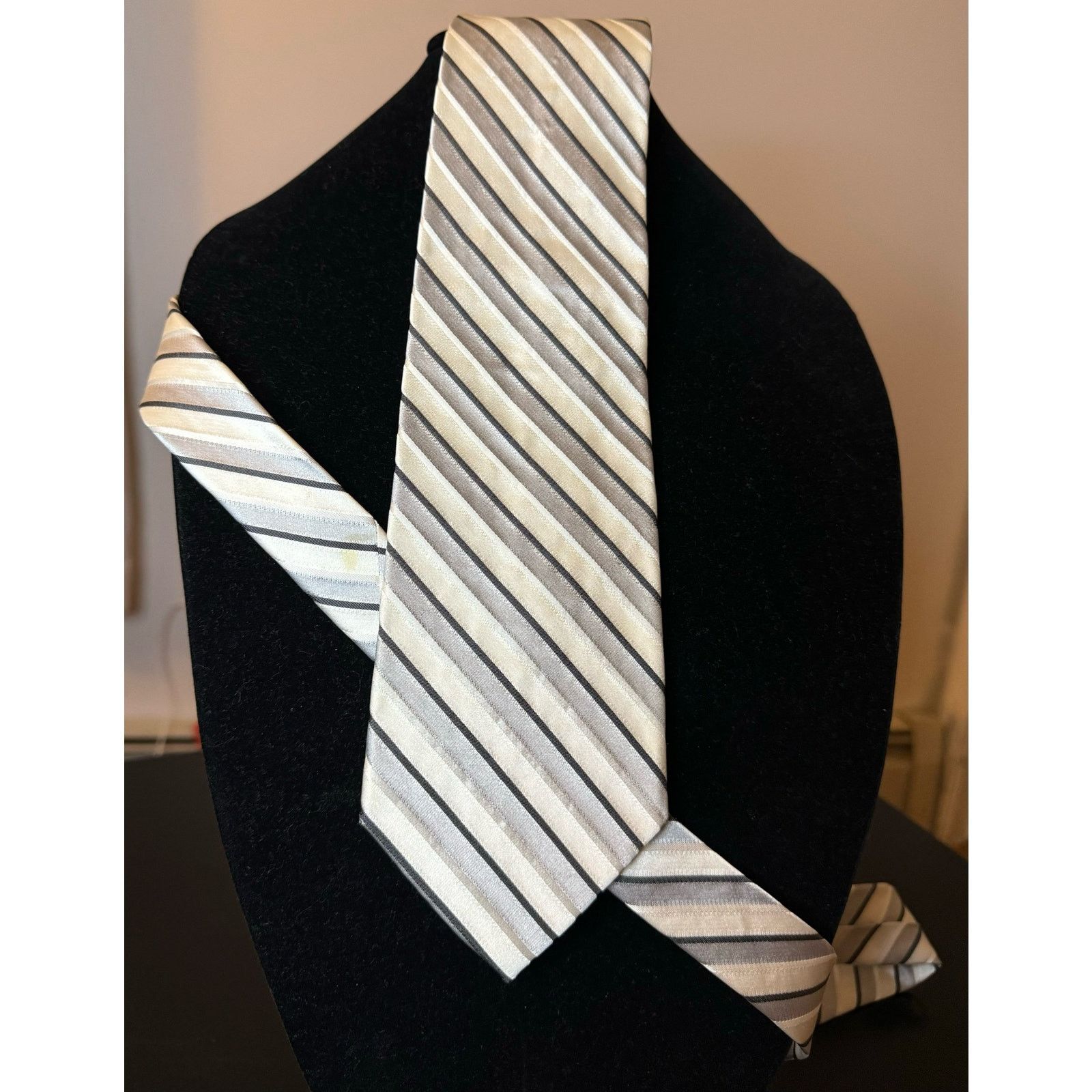 Other Louis Dell’Olio White and Gray Striped Silk Tie Size ONE SIZE - 1 Thumbnail