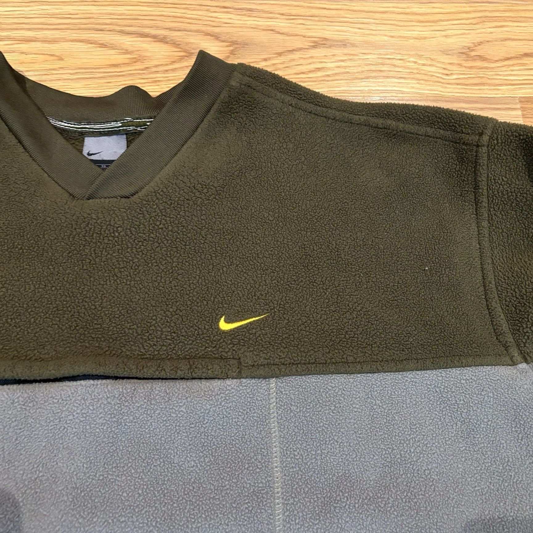 Nike VINTAGE Nike Sweatshirt V-Neck Fleece Pullover Green Gray Size XL Mens Sweatshirt 90s Retro Logo Size US XL / EU 56 / 4 - 2 Thumbnail