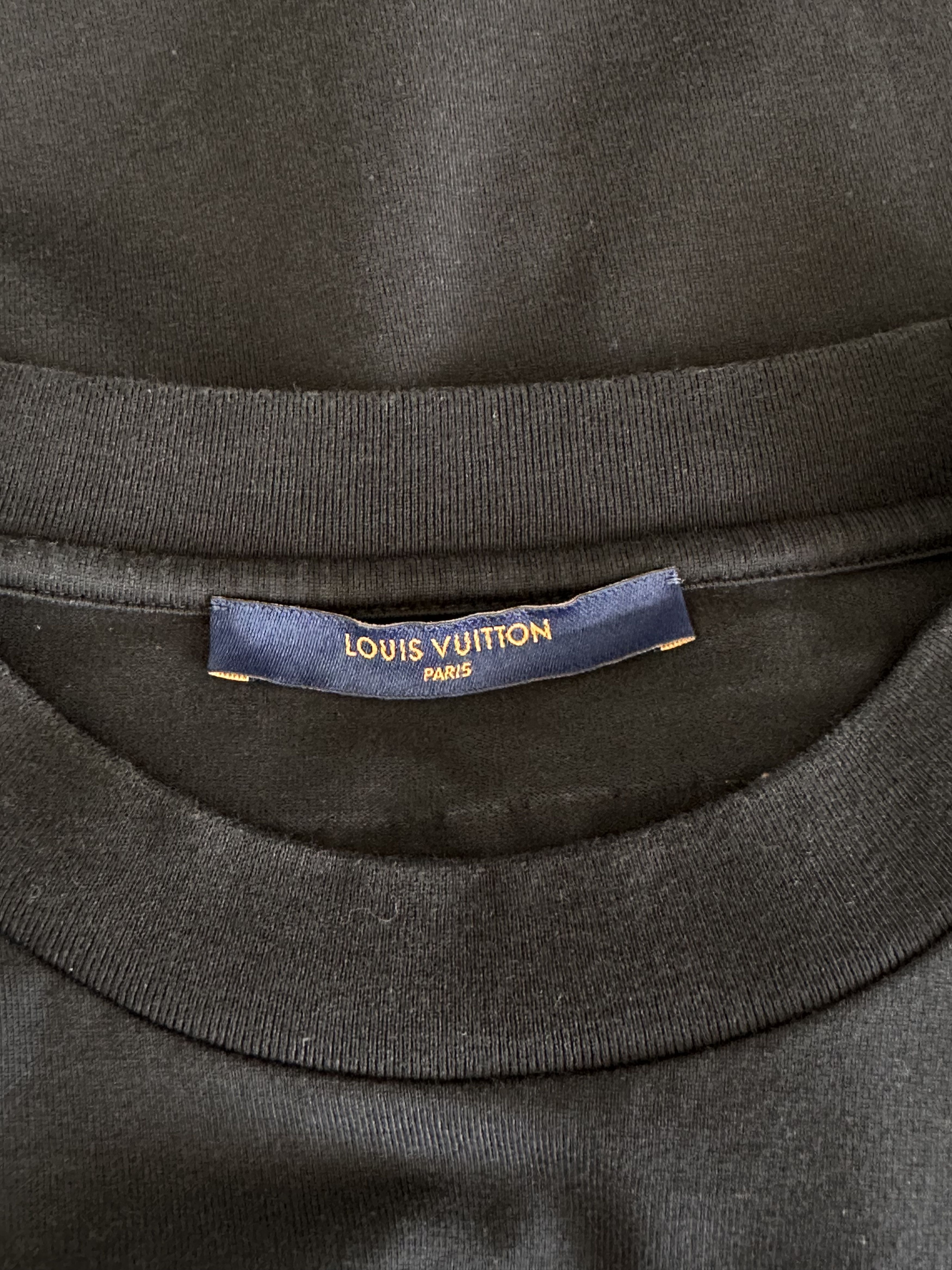 Louis Vuitton Louis Vuitton Black Embossed Logo T-Shirt Size US XL / EU 56 / 4 - 3 Thumbnail