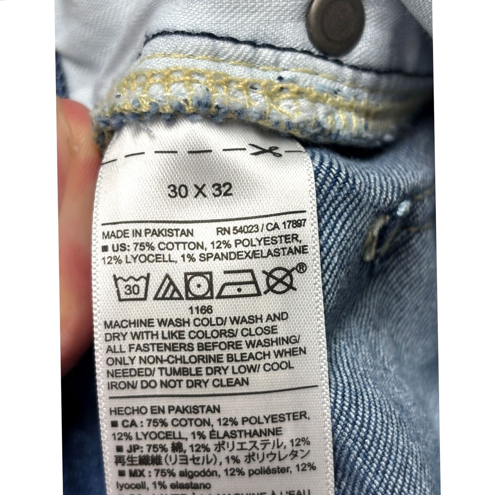 Banana Republic Banana Republic Travel Athletic Jeans Blue Mens 30x32 Jeans Athletic Blue Mens 30 Inseam 32 Medium Wash Vintage No NWT NWT Size US 30 / EU 46 - 5 Thumbnail