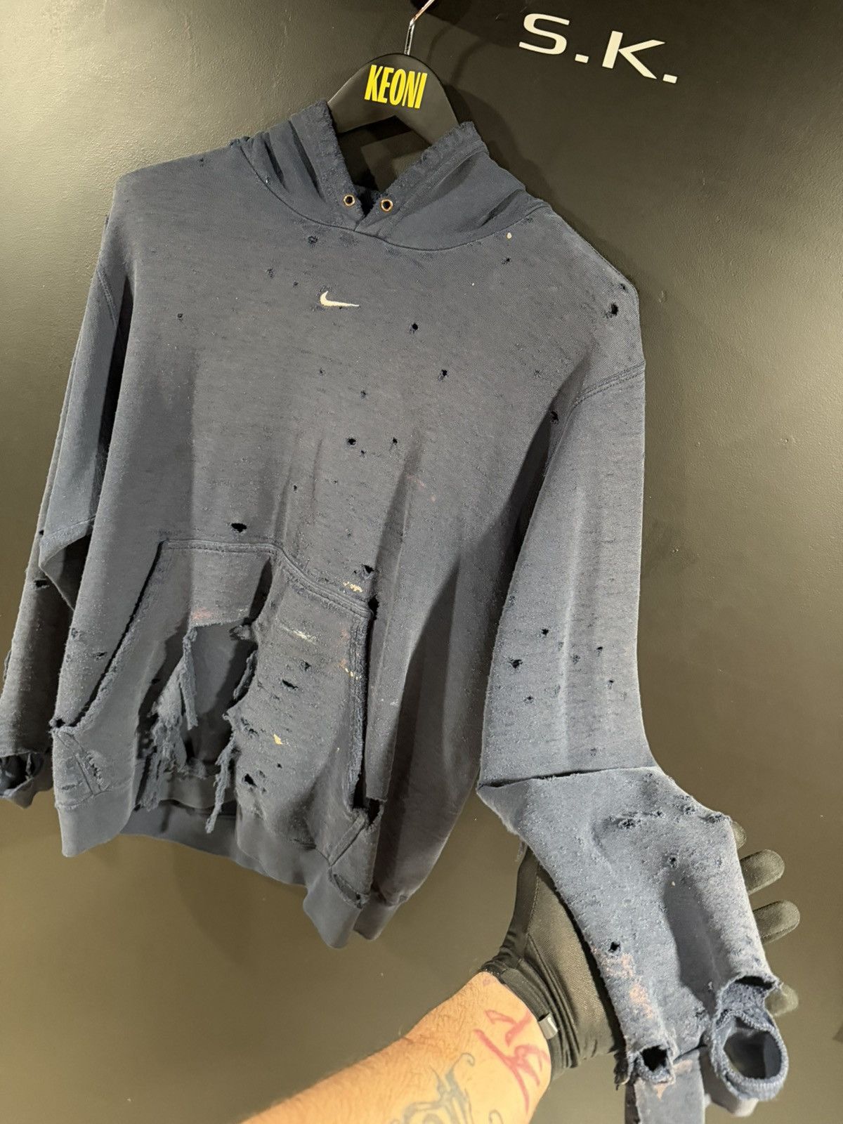 Vintage 2000s Y2K Vintage Nike Grunge Distressed Thrashed Hoodie M Size US M / EU 48-50 / 2 - 6 Thumbnail