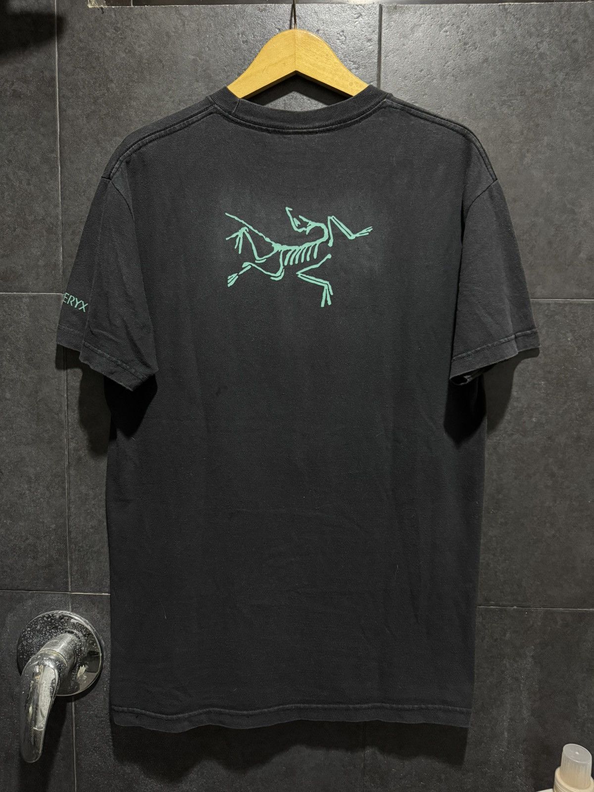 Other Vintage 90s Arcteryx Logo Tshirt Size US L / EU 52-54 / 3 - 2 Thumbnail