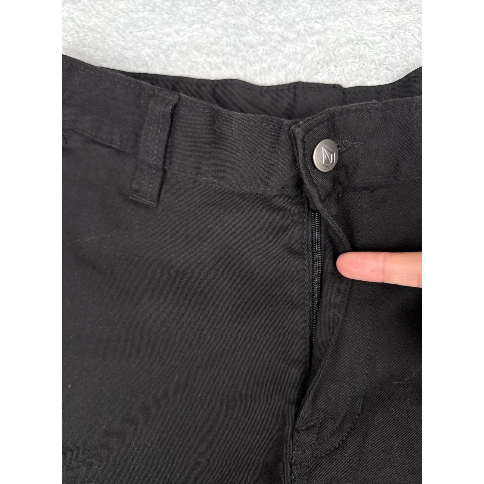 Volcom Volcom Mens 29 Black Canvas Chino Shorts Flat Front 10 Inseam Summer Casual Stretch Pockets Regular Fit Size US 29 - 6 Thumbnail