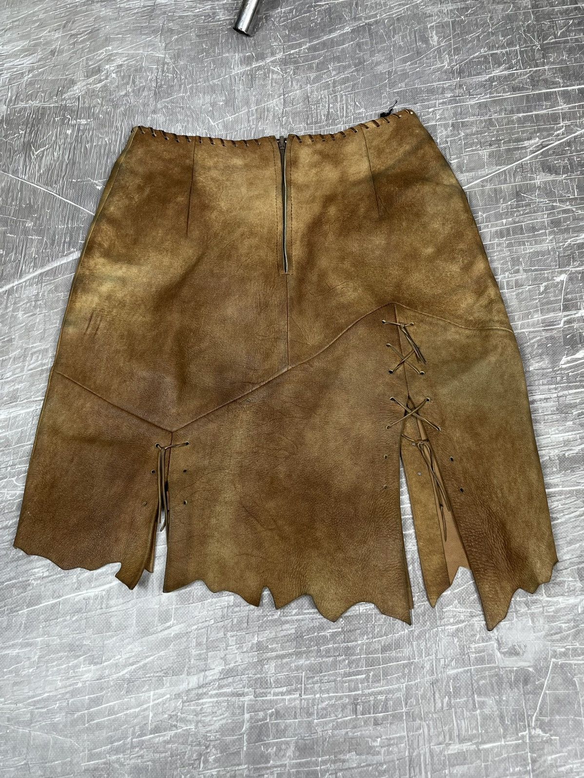 If Six Was Nine × Le Grande Bleu (L.G.B.) Primitive Post-Apocalyptic Fashion Vintage Leather Skirt Size 26" / US 2 / IT 38 - 11 Thumbnail