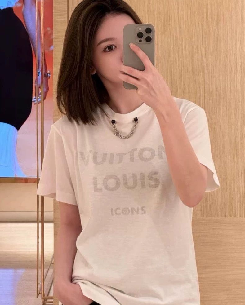 Louis Vuitton Louis Vuitton White logo monogram printed chain cotton cre Size US S / EU 44-46 / 1 - 9 Thumbnail