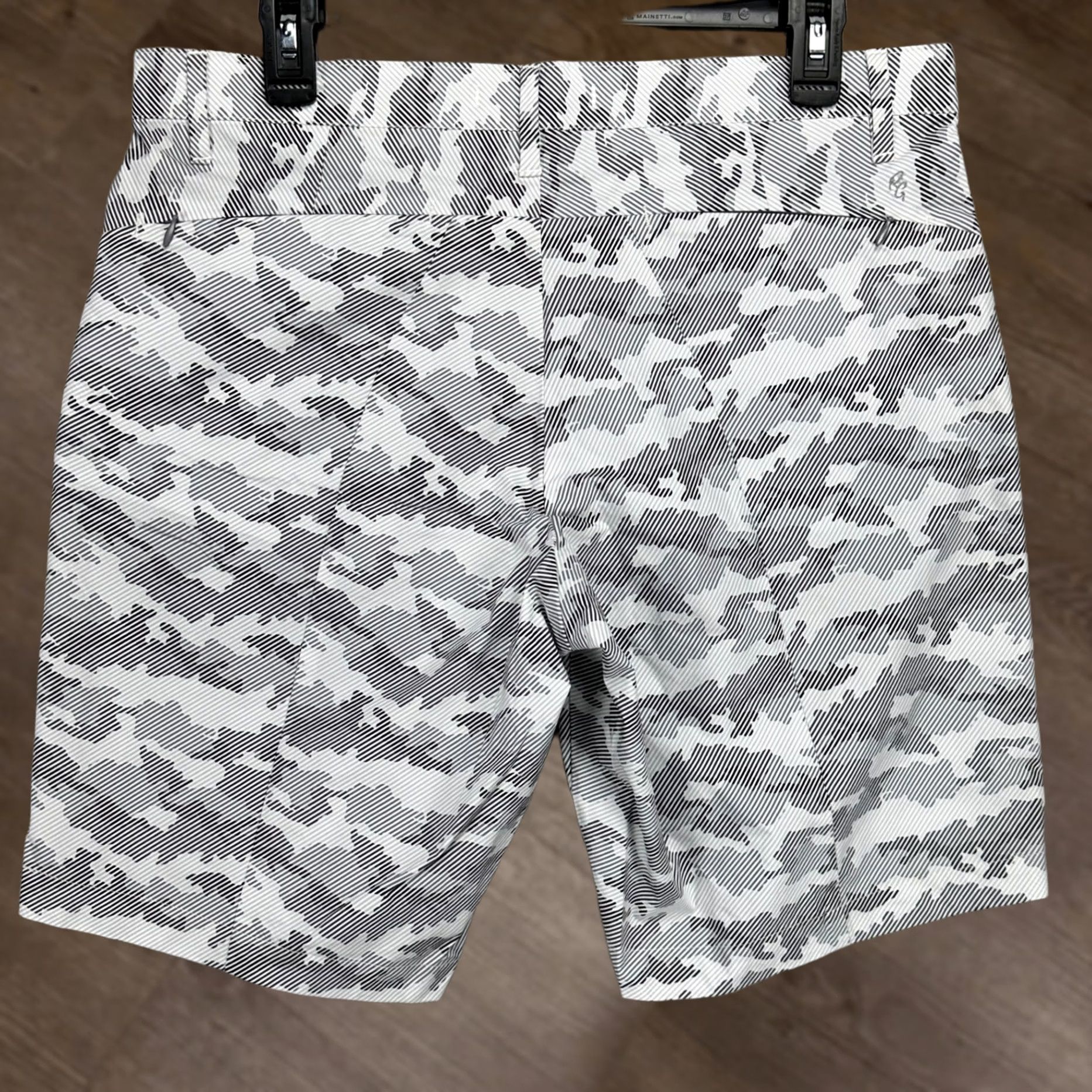 Robert Graham Robert Graham Mens Chino Shorts 32 Gray White Camo Flat Front Pocket Outdoor Regular Waist 32 Size US 32 / EU 48 - 1 Thumbnail