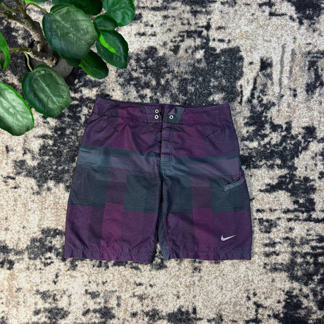 Nike Nike Swoosh Vintage Y2K Shorts Streetwear Style Size US 32 / EU 48 - 1 Thumbnail
