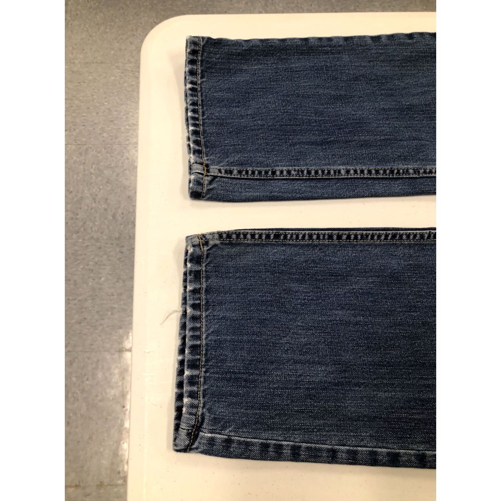 Tommy Hilfiger VINTAGE Tommy Hilfiger Jeans Mens 31X32.5 Blue Straight Zip Up Medium Wash Jeans Mens Regular Blue 5-Pocket Denim Cotton Size US 31 - 6 Thumbnail