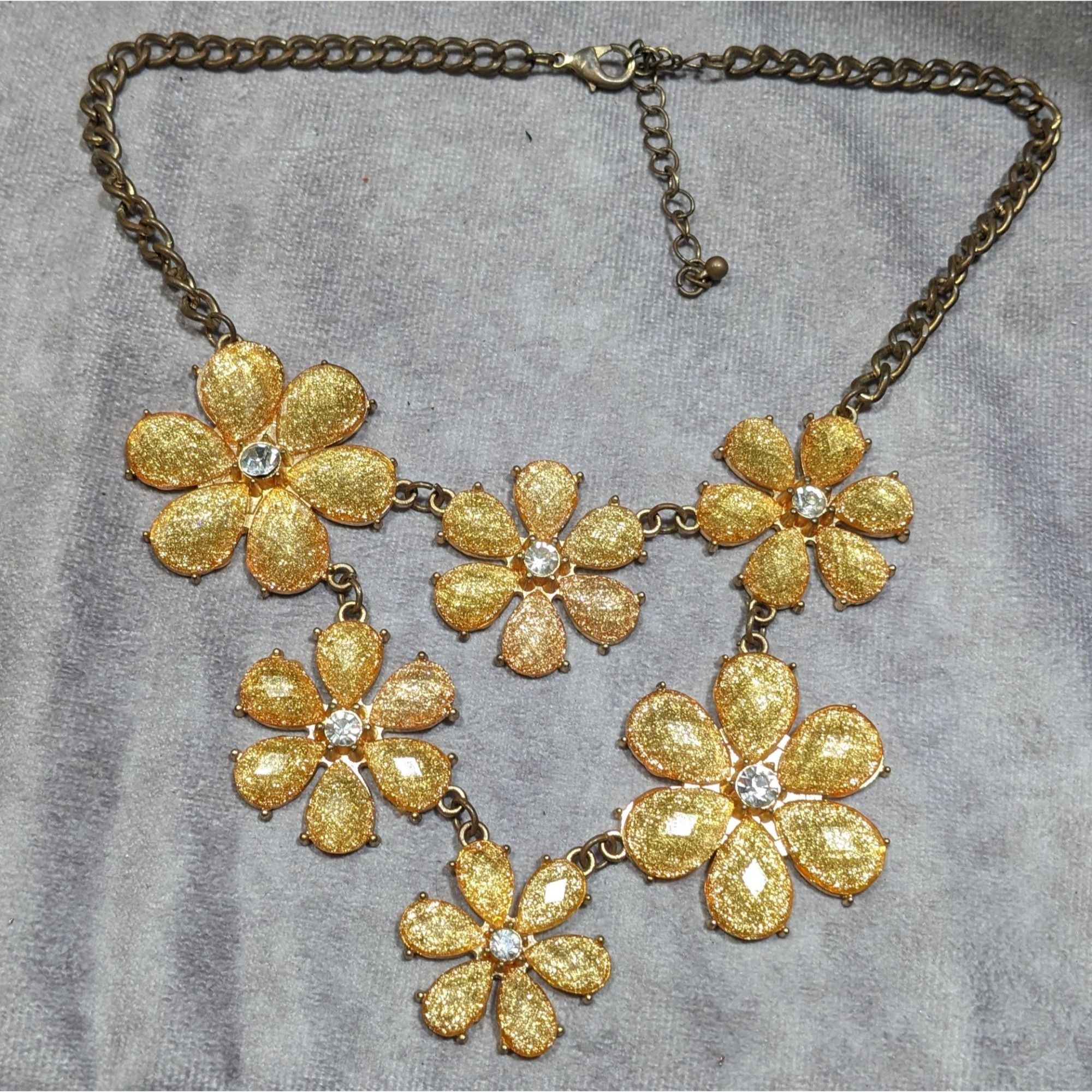 Other Fairycore Glam Yellow Glitter Flower Statement Necklace Size ONE SIZE - 6 Thumbnail