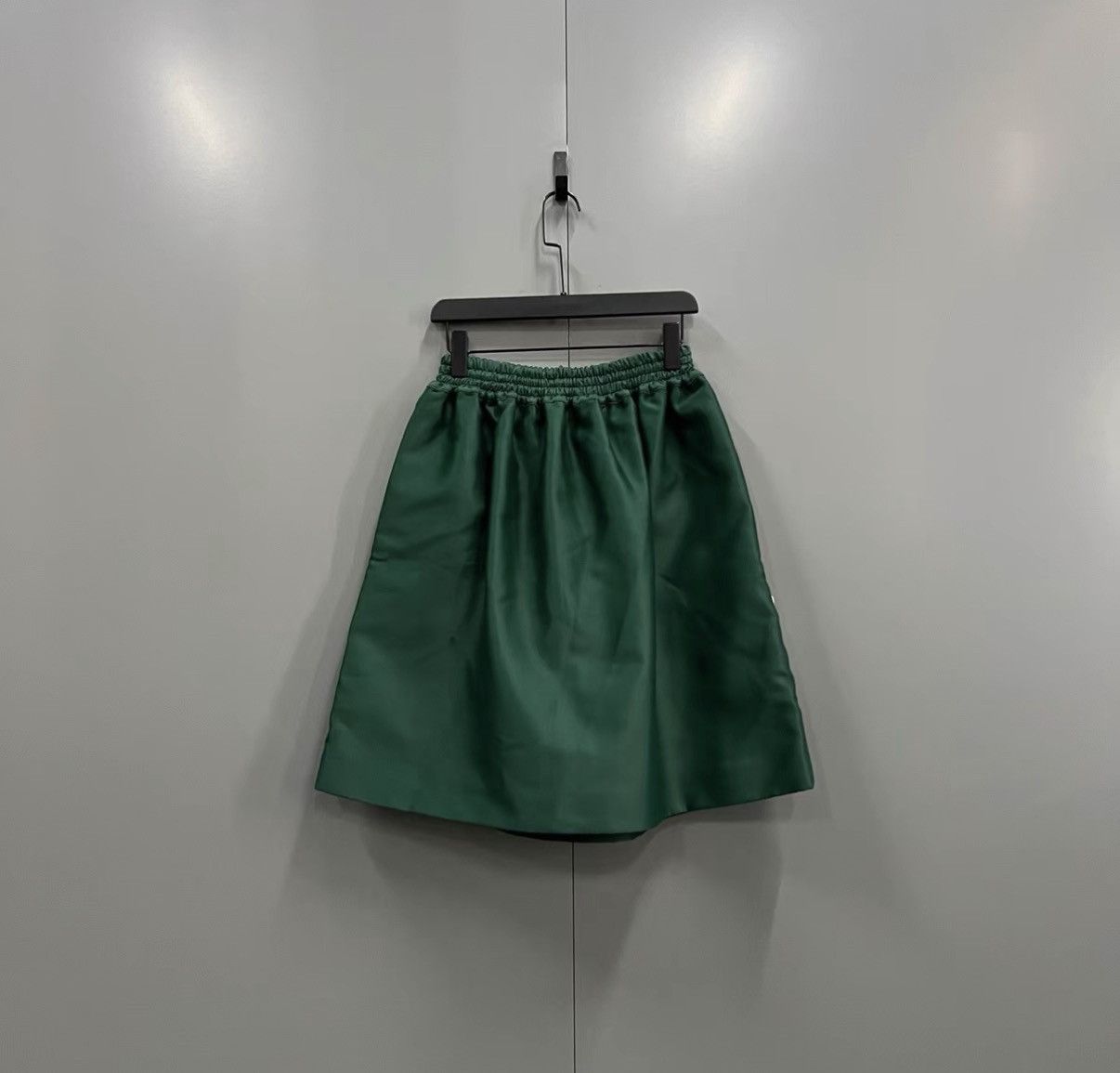 Louis Vuitton Louis Vuitton Green Letter Patch Midi Skirt J41 Size 24" / US 00 / IT 34 - 2 Thumbnail