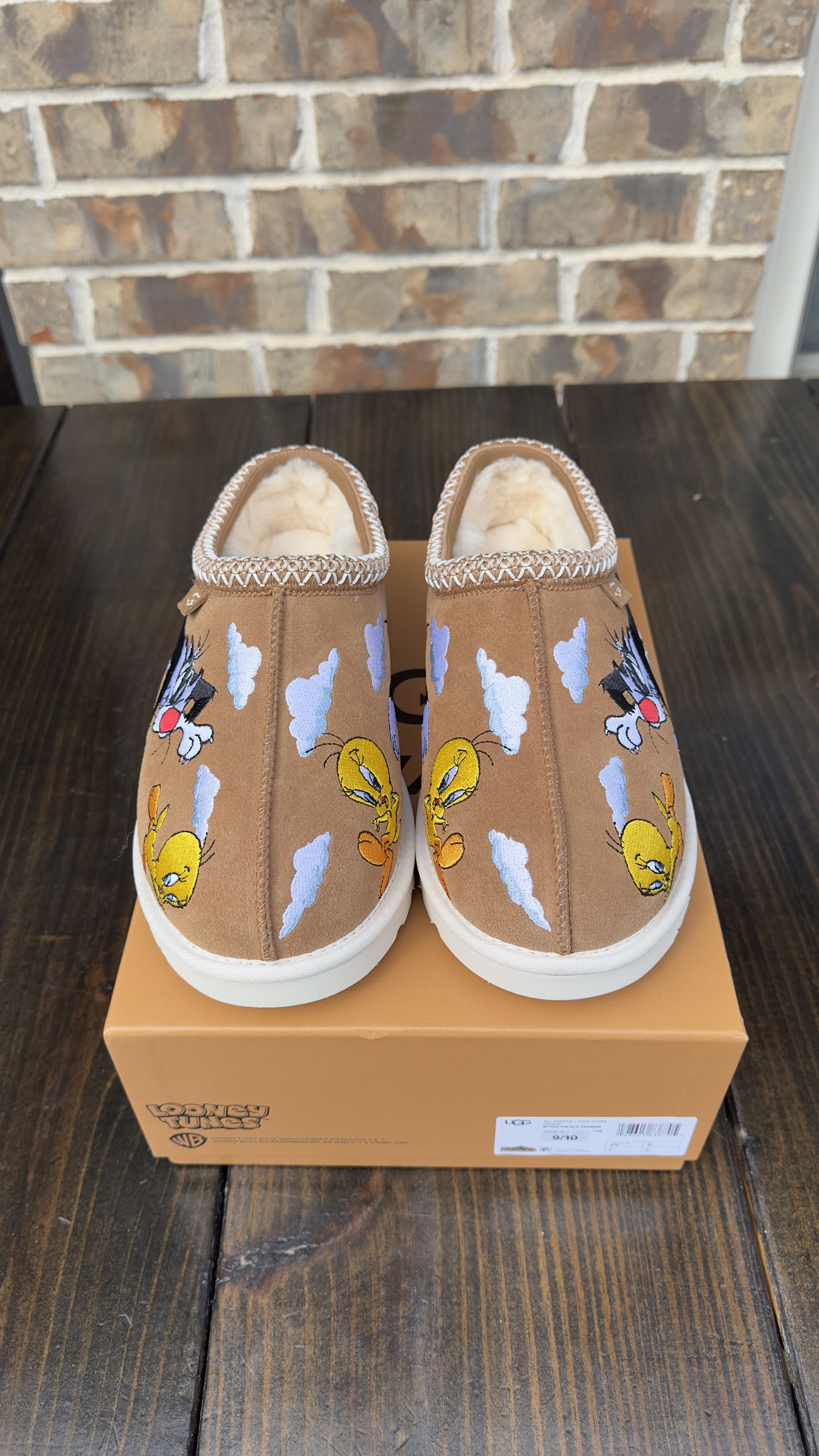 Palace × Ugg Ugg x Palace x Looney Tunes Tasman Slippers size 10 Size US 10 / EU 43 - 2 Thumbnail