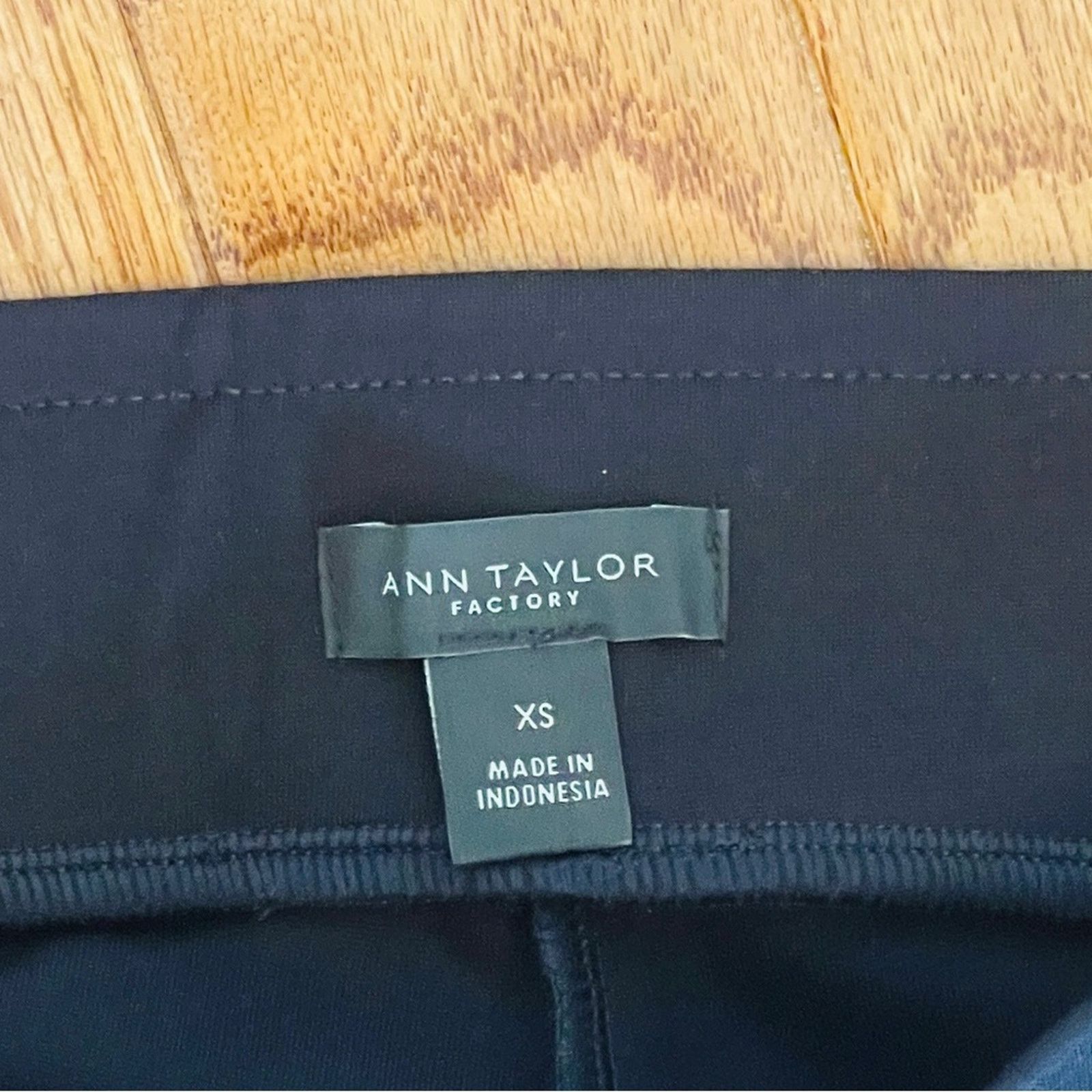 Ann Taylor Ann Taylor Faux Leather Ponte Leggings Black Size XS Size 30" / US 8 / IT 44 - 6 Thumbnail