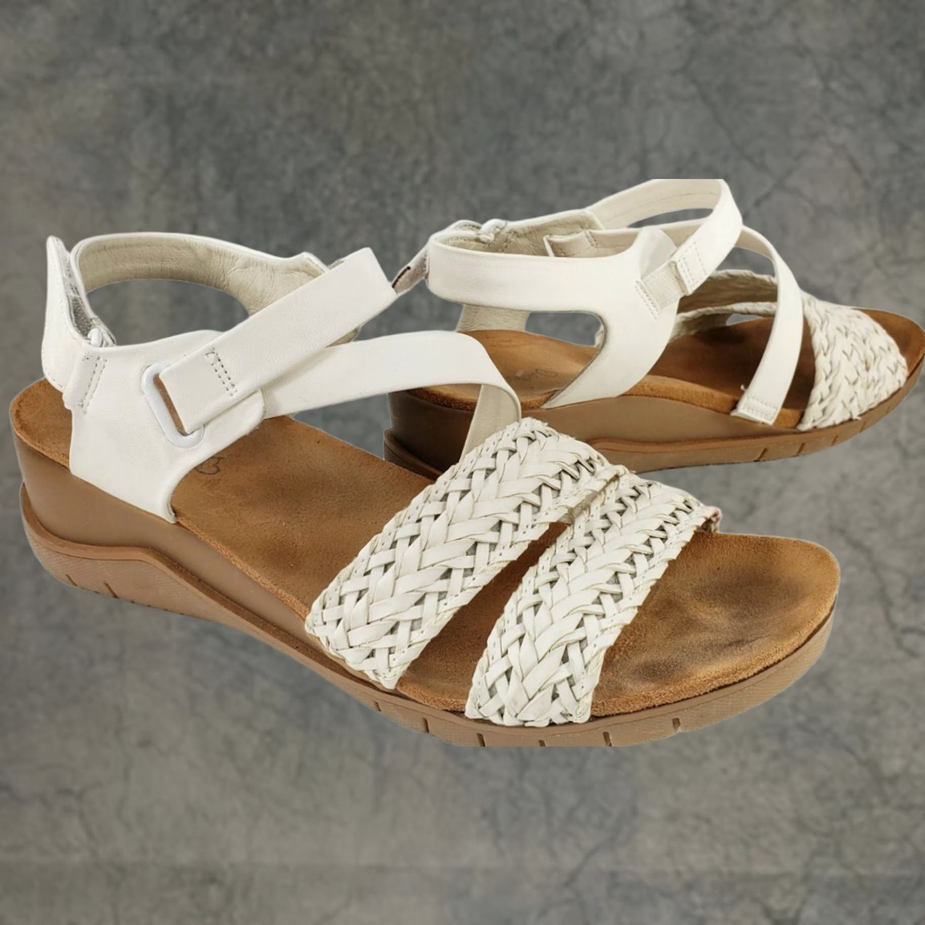 Vintage Bare Traps Celan White Casual Strappy Sandal Faux Leather Adjustable Womens 8.5M Size US 9 / IT 39 - 1 Thumbnail