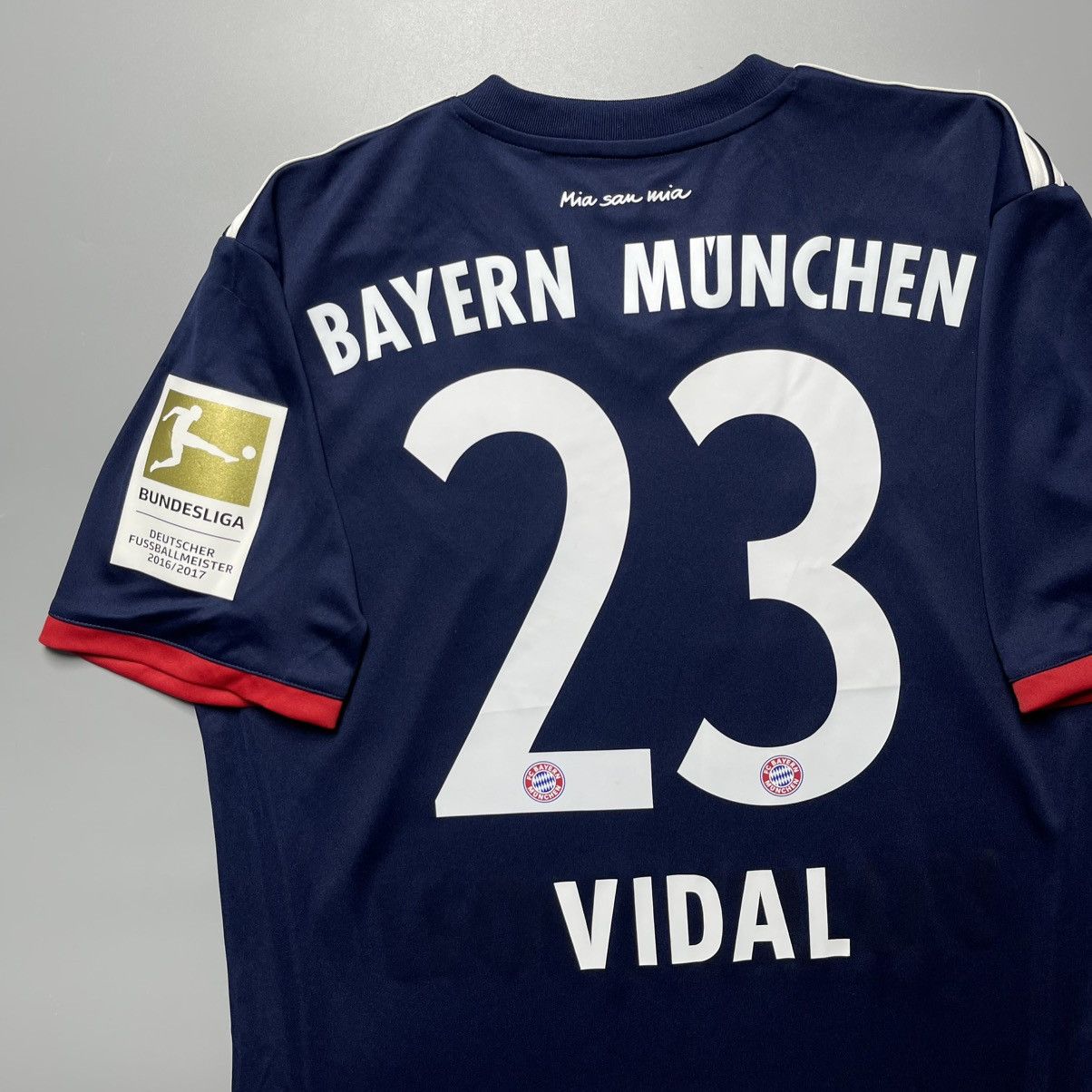 Vintage BAYERN ADIDAS 2017/2018 FOOTBALL AWAY JERSEY #23 VIDAL Size US S / EU 44-46 / 1 - 8 Thumbnail