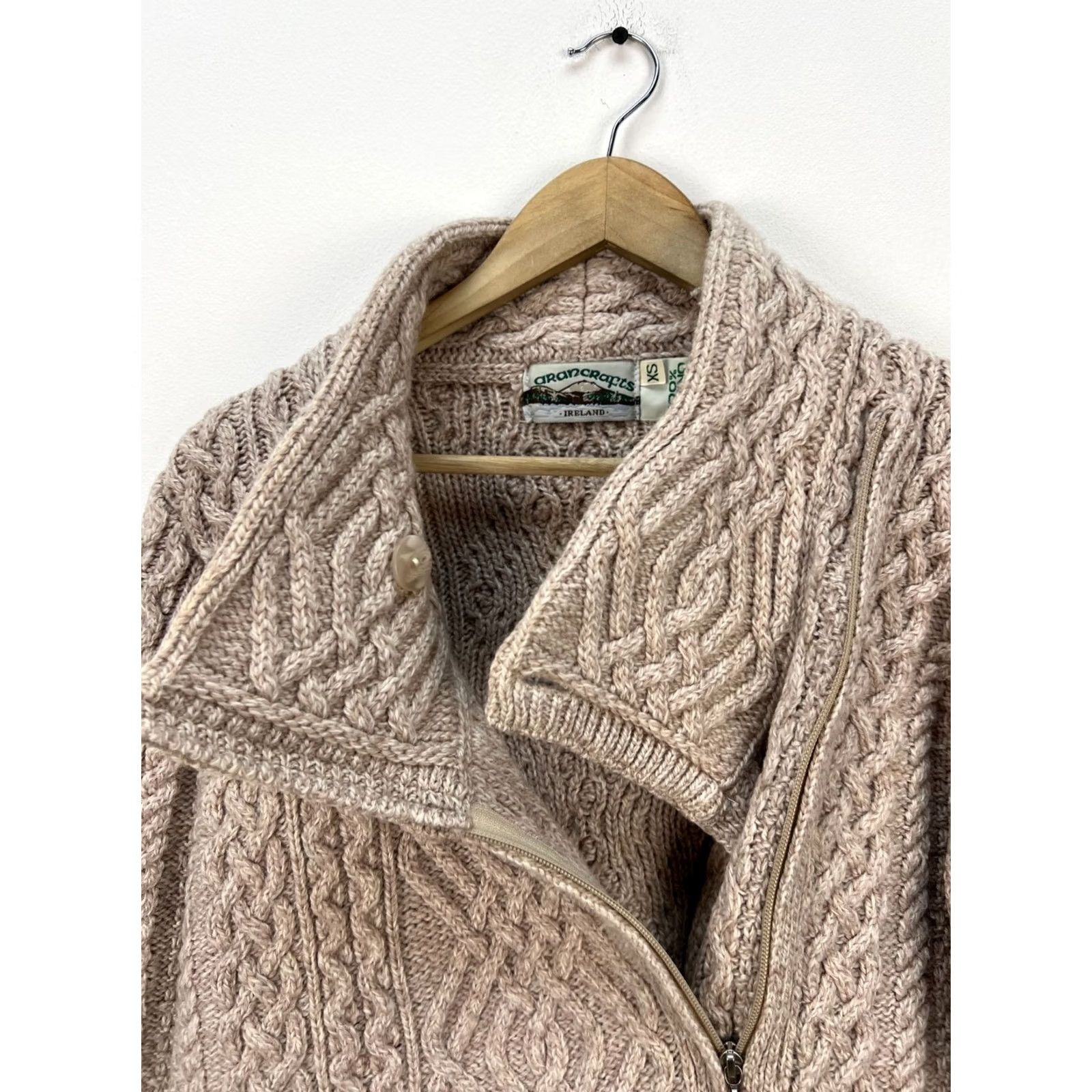 Vintage VINTAGE Aran Crafts Claddagh Side Zip Wool Cardigan XS Womens Beige Knit Biker, Cardigan, Sweater, Wool, Cable-Knit, Fall Winter, Regular, Women Size XS / US 0-2 / IT 36-38 - 3 Thumbnail