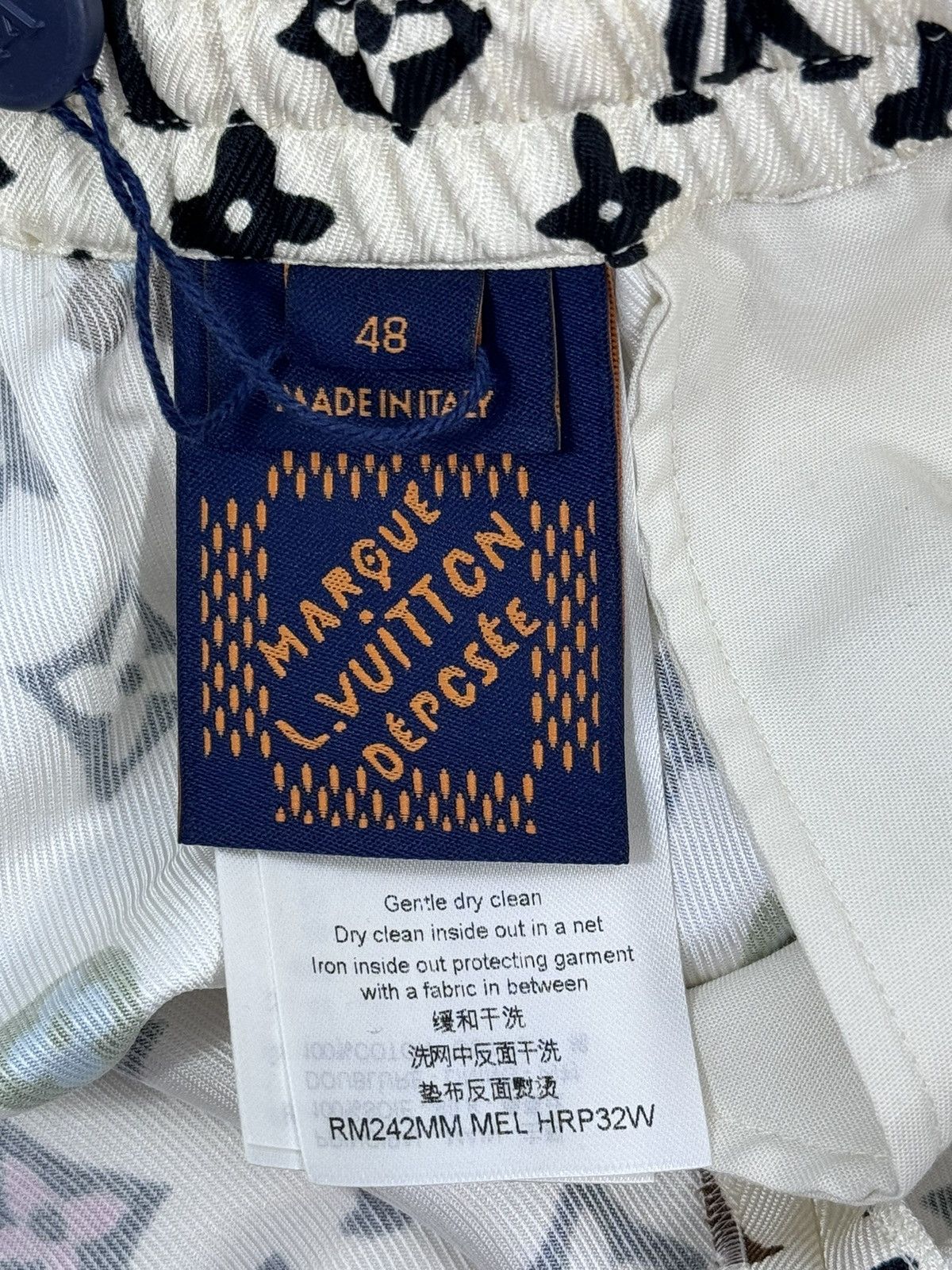 Louis Vuitton MONOGRAM PRINTED SILK SHORTS 1AFPZD Size US 32 / EU 48 - 7 Thumbnail