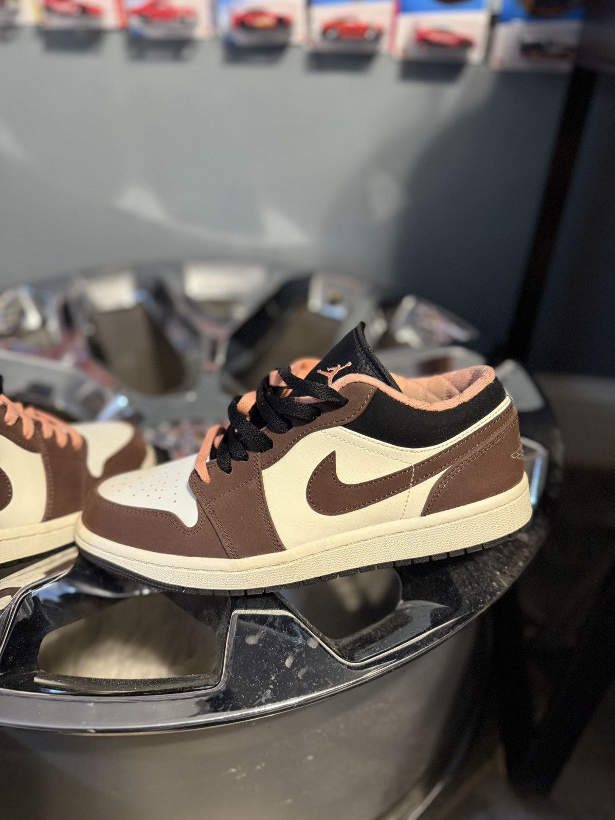 Jordan Brand × Nike Jordan 1 low Mocha Size US 8.5 / EU 41-42 - 4 Thumbnail