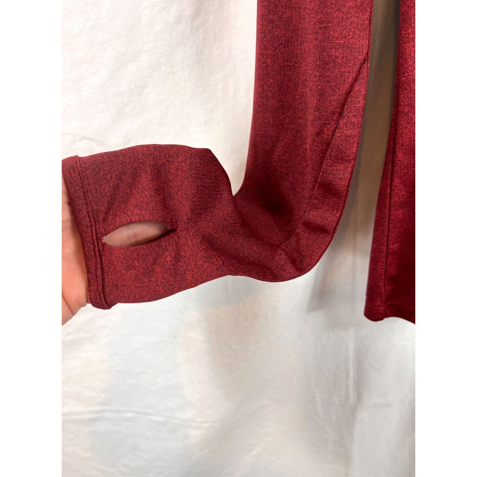 Fabletics Fabletics Burgundy Workout Shirt Long Sleeve V Neck Thumb Holes Top Women Size Medium 8 Gym Yoga Workout 134638 Size M / US 6-8 / IT 42-44 - 3 Thumbnail