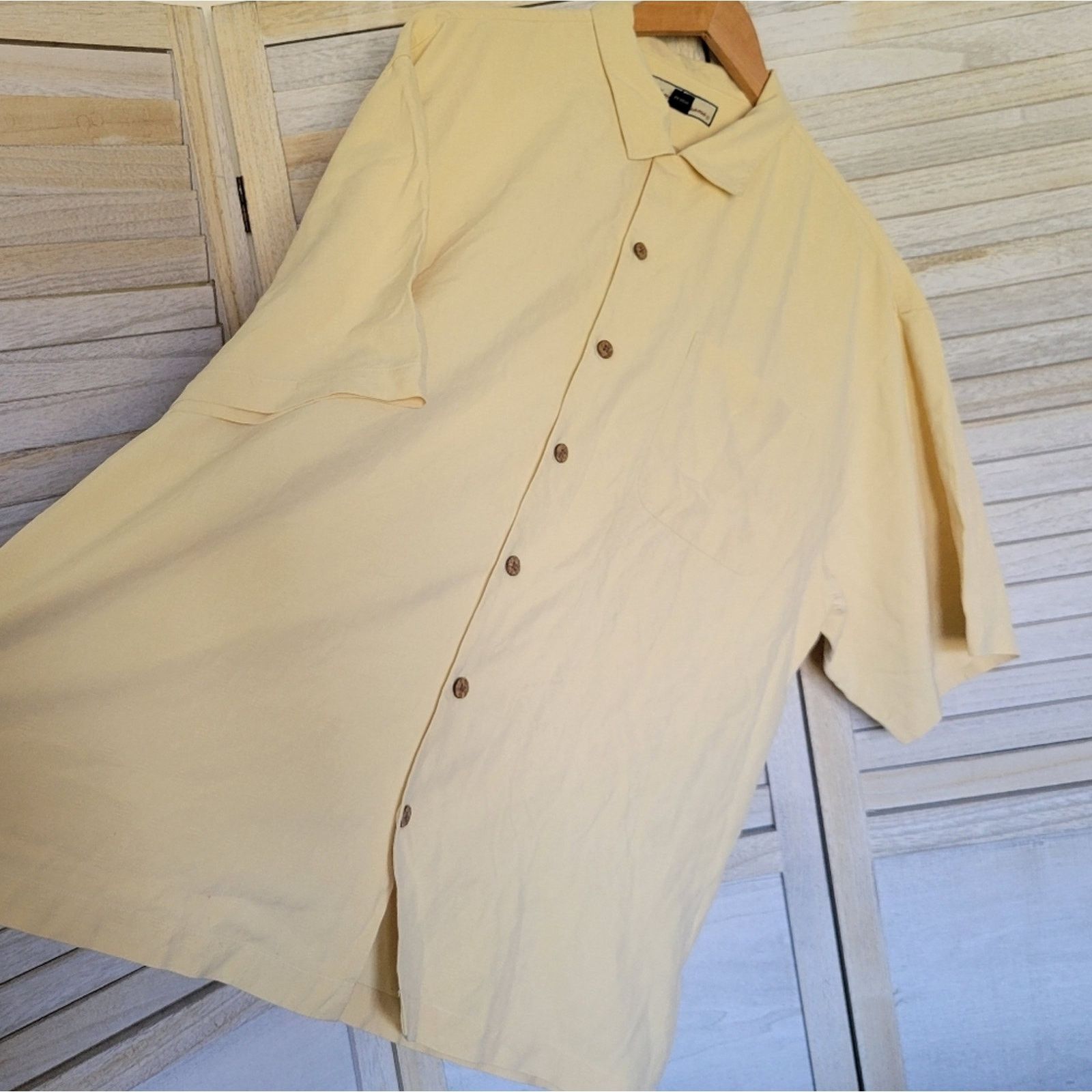 Tommy Bahama Tommy Bahama 100% Silk Mens Short Sleeve XL Like New Yellow Size US XL / EU 56 / 4 - 3 Thumbnail