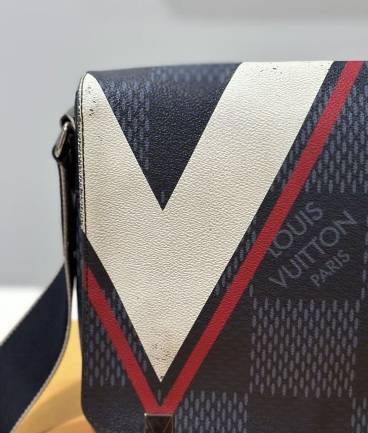 Louis Vuitton Authentic LOUIS VUITTON District Pm American cup Size ONE SIZE - 3 Thumbnail