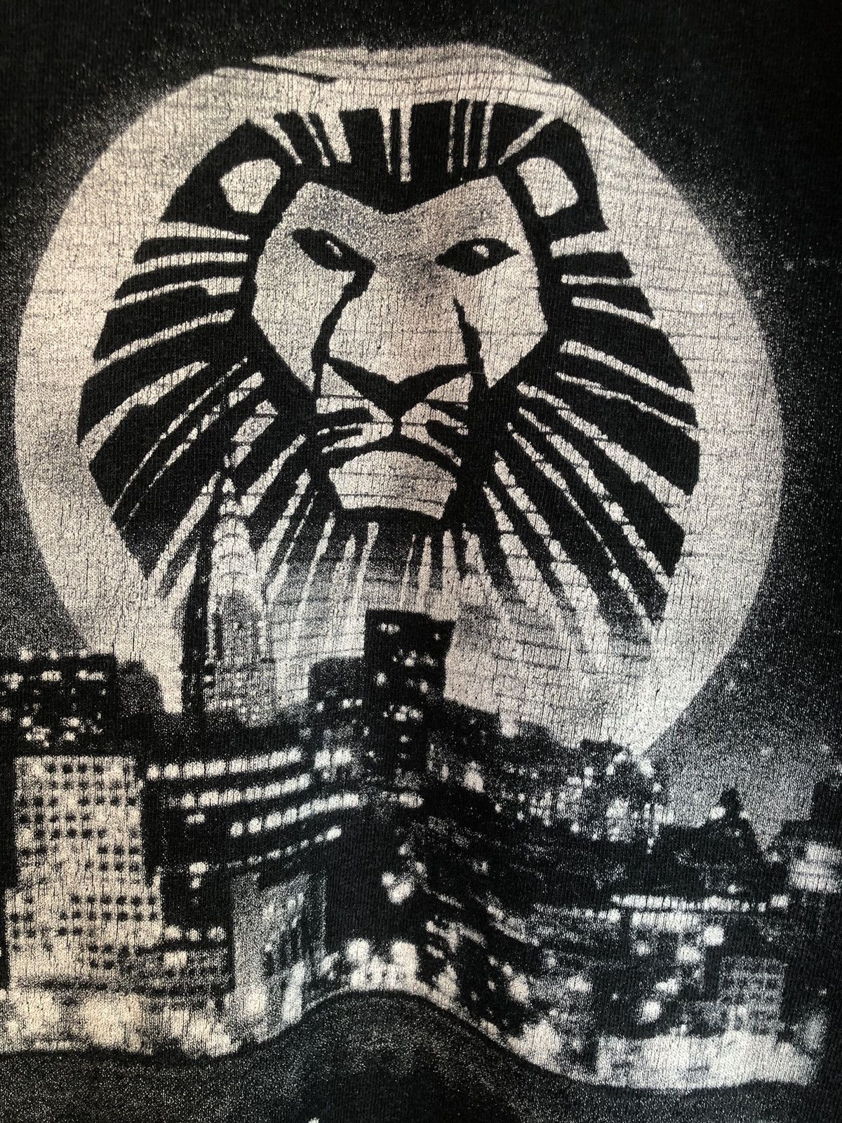 Vintage Vintage Y2K Disney The Lion King New York Movie Tee Size US L / EU 52-54 / 3 - 4 Thumbnail