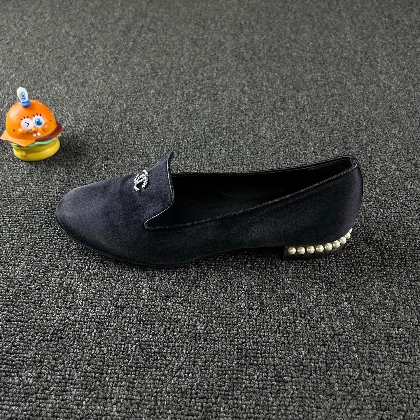 Chanel Chanel black pearl low heel CC logo shoes size 36.5 Size US 4.5 / IT 34.5 - 3 Thumbnail