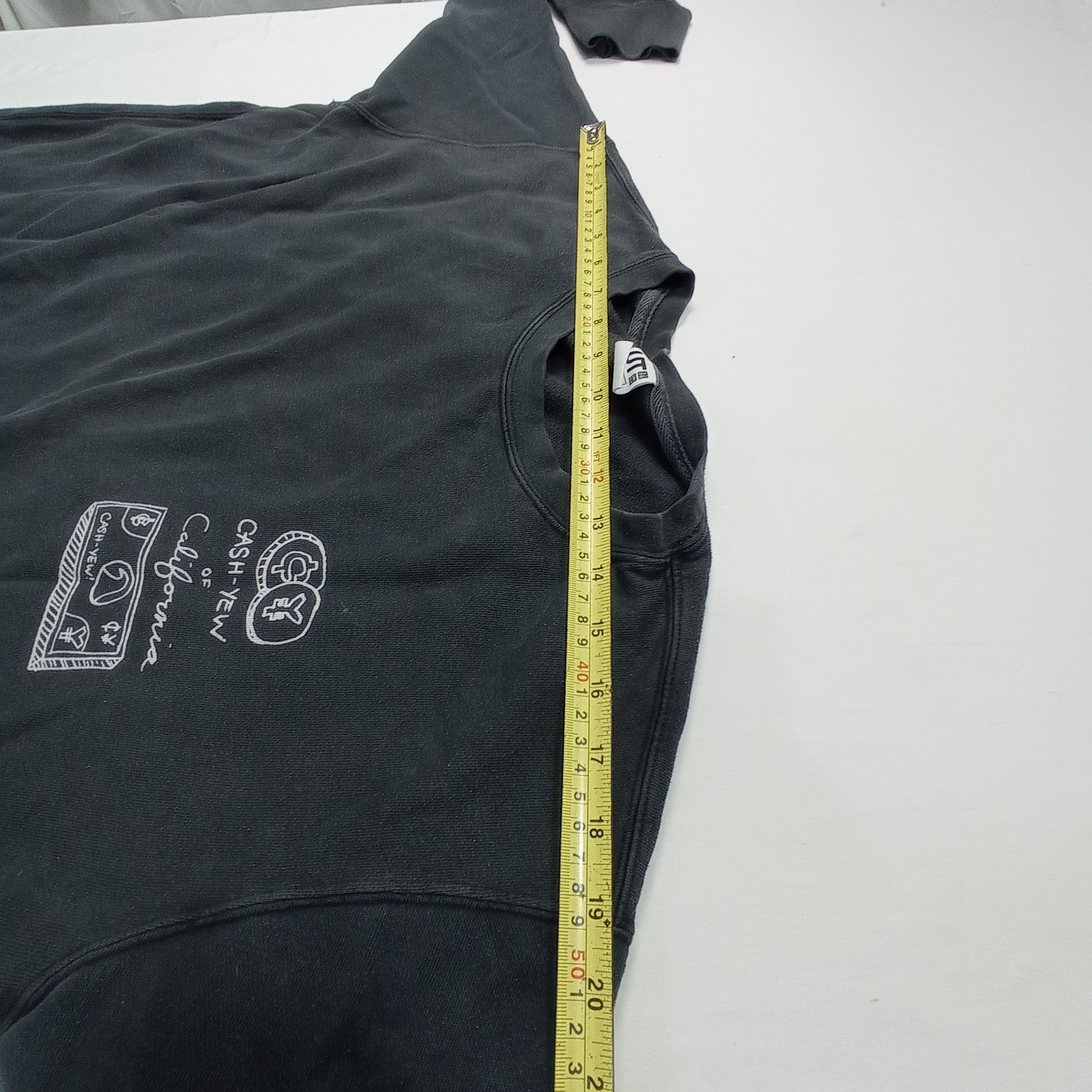 Uniqlo Uniqlo Almond Surfboards Sweatshirt Size US XL / EU 56 / 4 - 14 Thumbnail