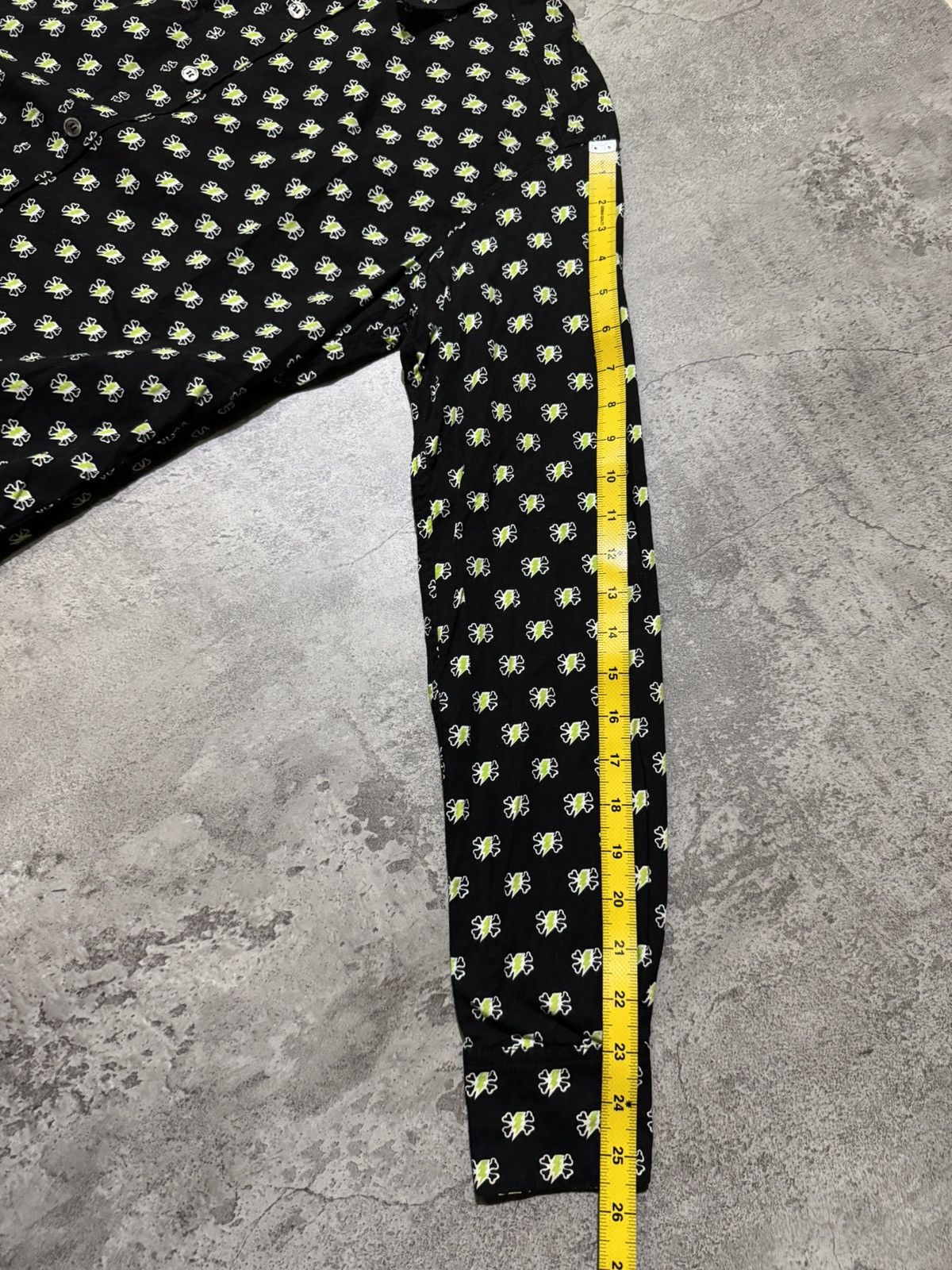 Undercover 01ss UNDERCOVER CHAOTIC DISCORD THUNDER/CROSSBONE SHIRT Size US M / EU 48-50 / 2 - 12 Thumbnail