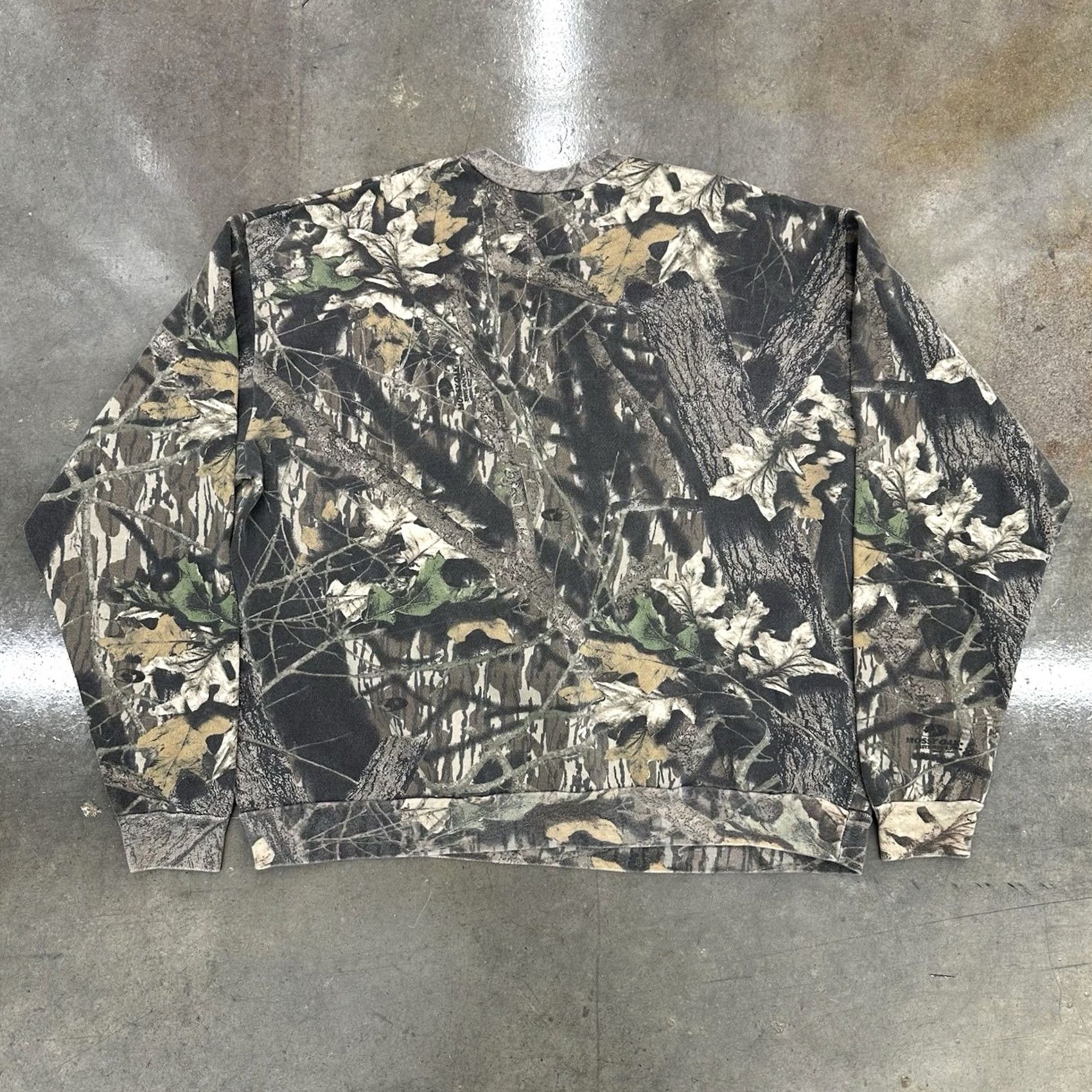 Vintage VINTAGE 90s Mossy Oak Camouflage Wolf Graphic Crewneck Sweatshirt 2XL Size US XXL / EU 58 / 5 - 5 Thumbnail