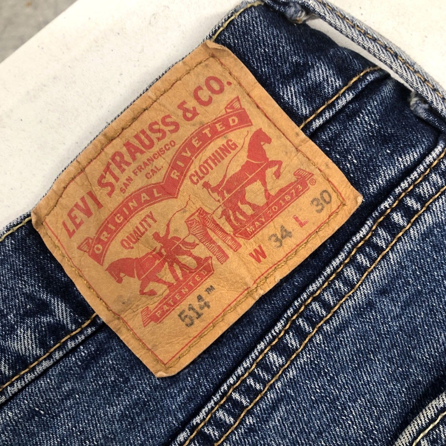Levi's Levi's 514 Jeans Mens 34x29.5 Straight Regular Fit Medium Wash Blue Cotton Denim 5-Pocket Zip Closure Stretch Size US 34 / EU 50 - 2 Thumbnail