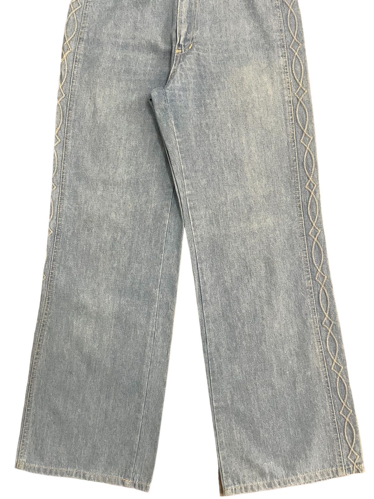 Japanese Brand Vintage Japanese Brand Lace Spiral Design Flare Jeans Size 24" / US 00 / IT 34 - 5 Thumbnail