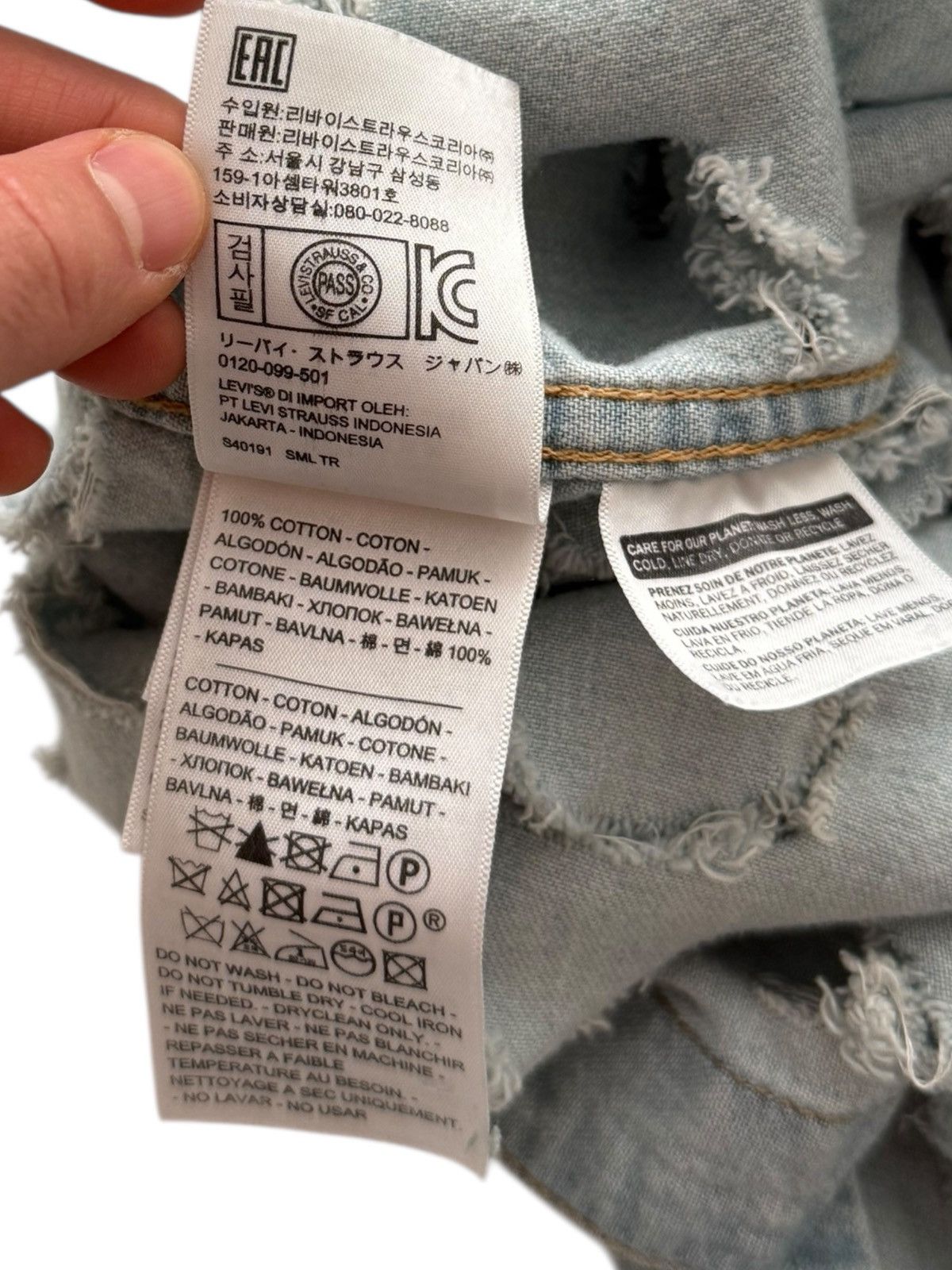 Vetements X Levi’s Shred Thrashed Cutout Denim Shirt Size US M / EU 48-50 / 2 - 15 Thumbnail